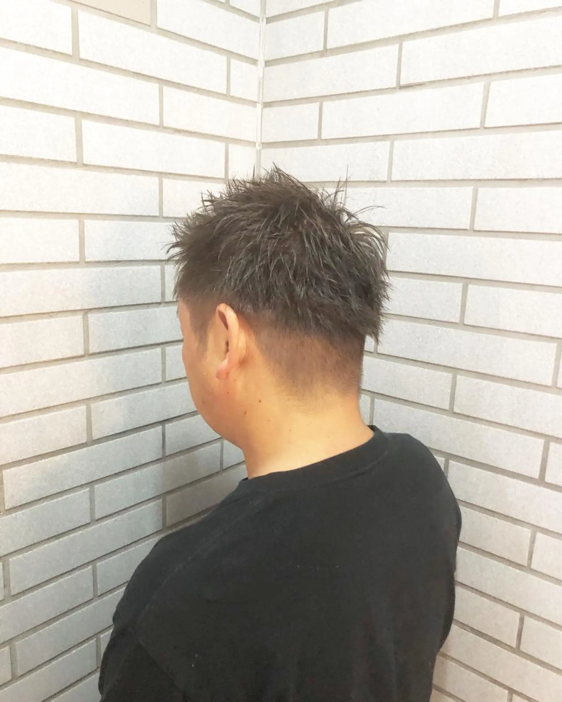 ショート カラー メンズ メンズブリーチ メンズハイライト ツーブロック 刈り上げ アッシュ カット ヘアカラー トリートメント XES-TA所属・中村 よしひでのヘアスタイル