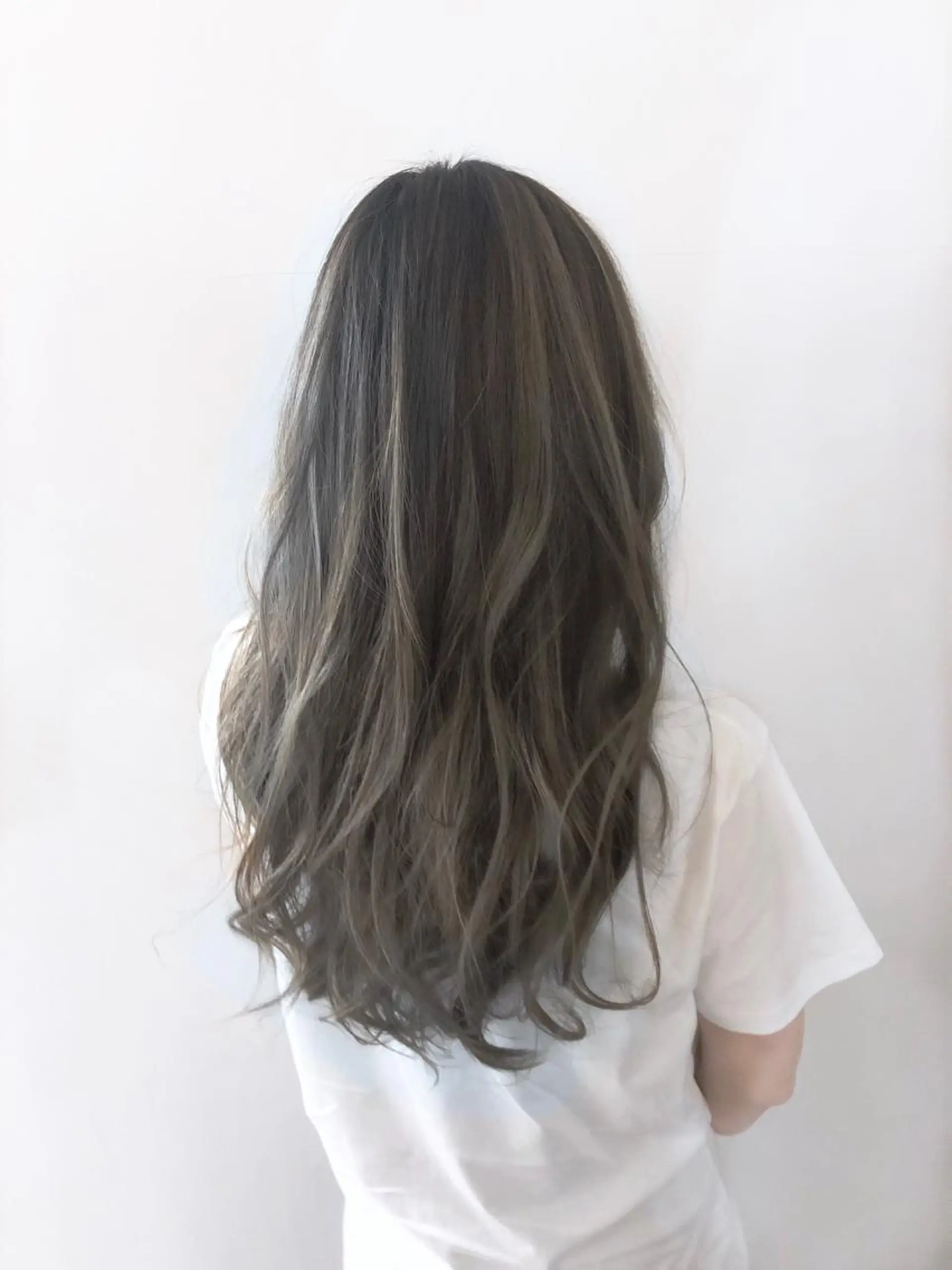 セミロング カラー ブリーチ ケアブリーチ 透明感カラー グラデーションカラー ヘアカラー トリートメント 髪質改善くすみカラー 🍀/石川大輔のヘアスタイル