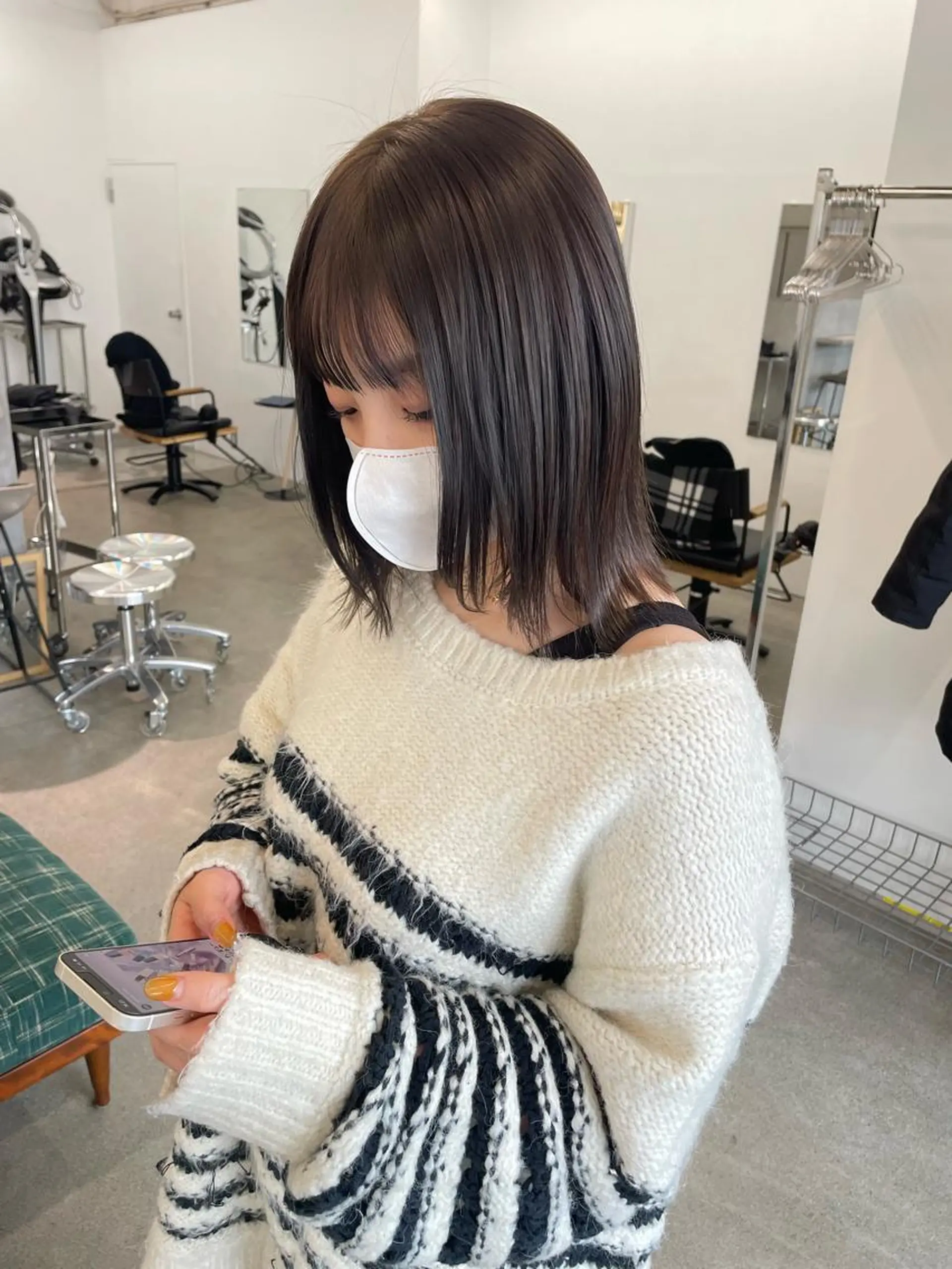 セミロング カラー グレージュ レイヤーパーマ、ボブ 小須田ゆあのヘアスタイル