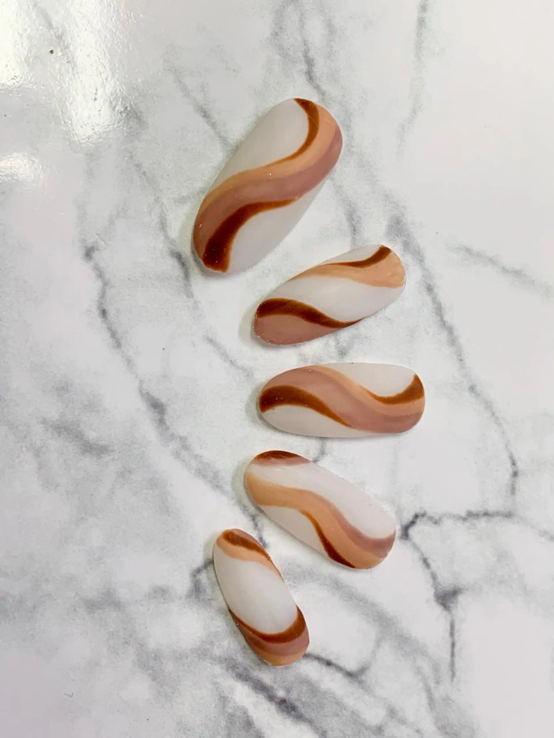 ミディアム ネイル H NANAのネイルデザイン