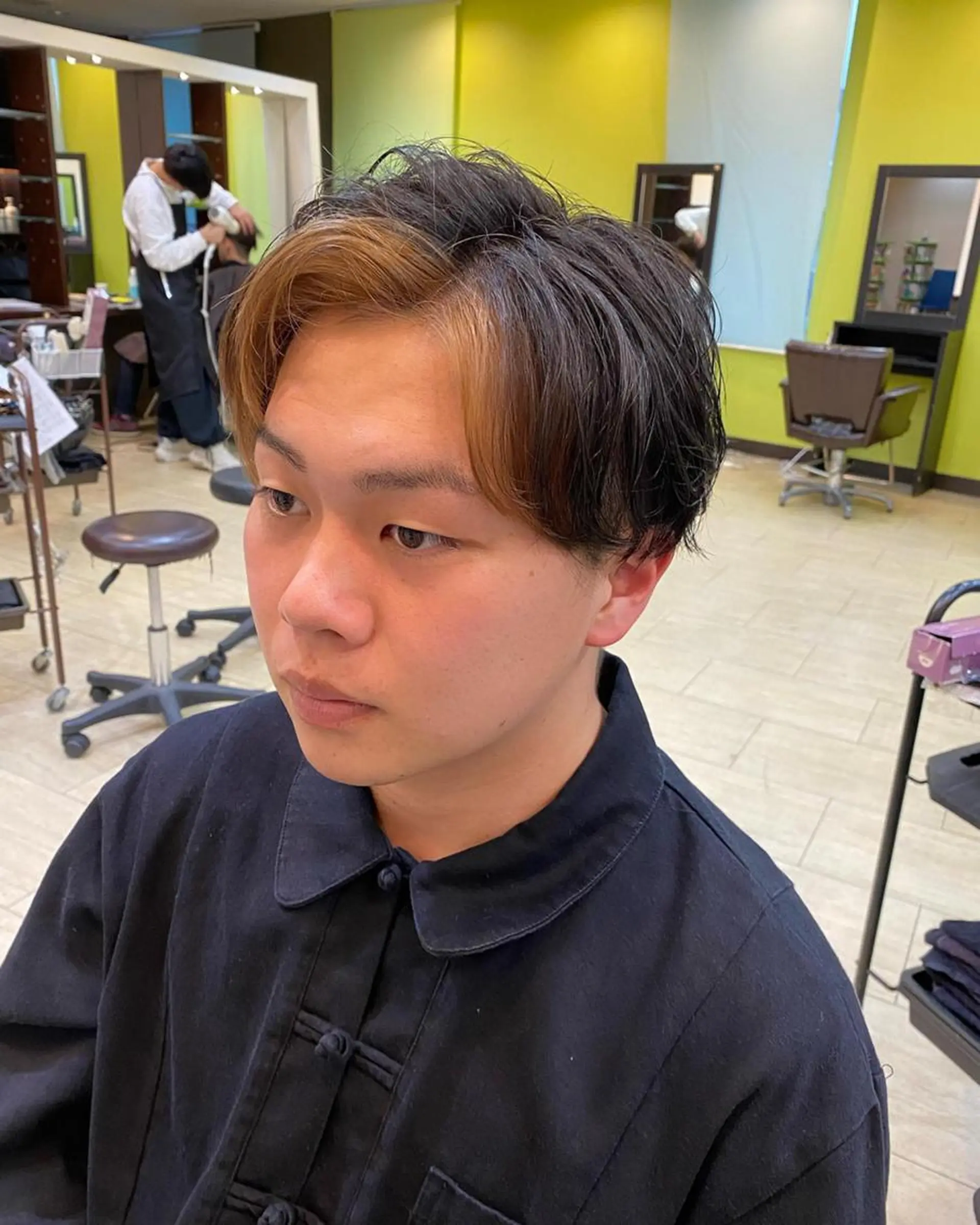 ミディアム カラー メンズ センターパート ミストバング  フェイスフレーミング ヘアカラー 【阪急六甲 サロン ド ロイ】所属・メンズ特化 岸本 阪急六甲サロンドロイのヘアスタイル