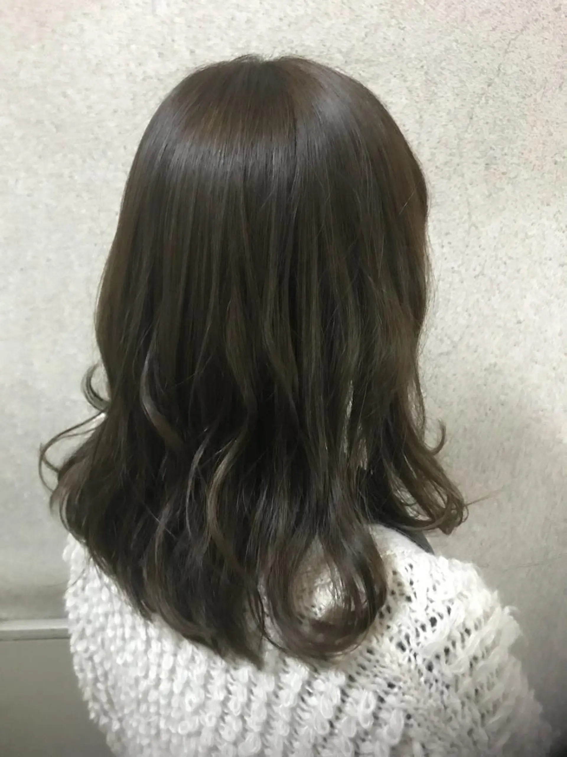 ミディアム カラー ヘアカラー SALOWIN所属・小栗 麻衣のヘアスタイル