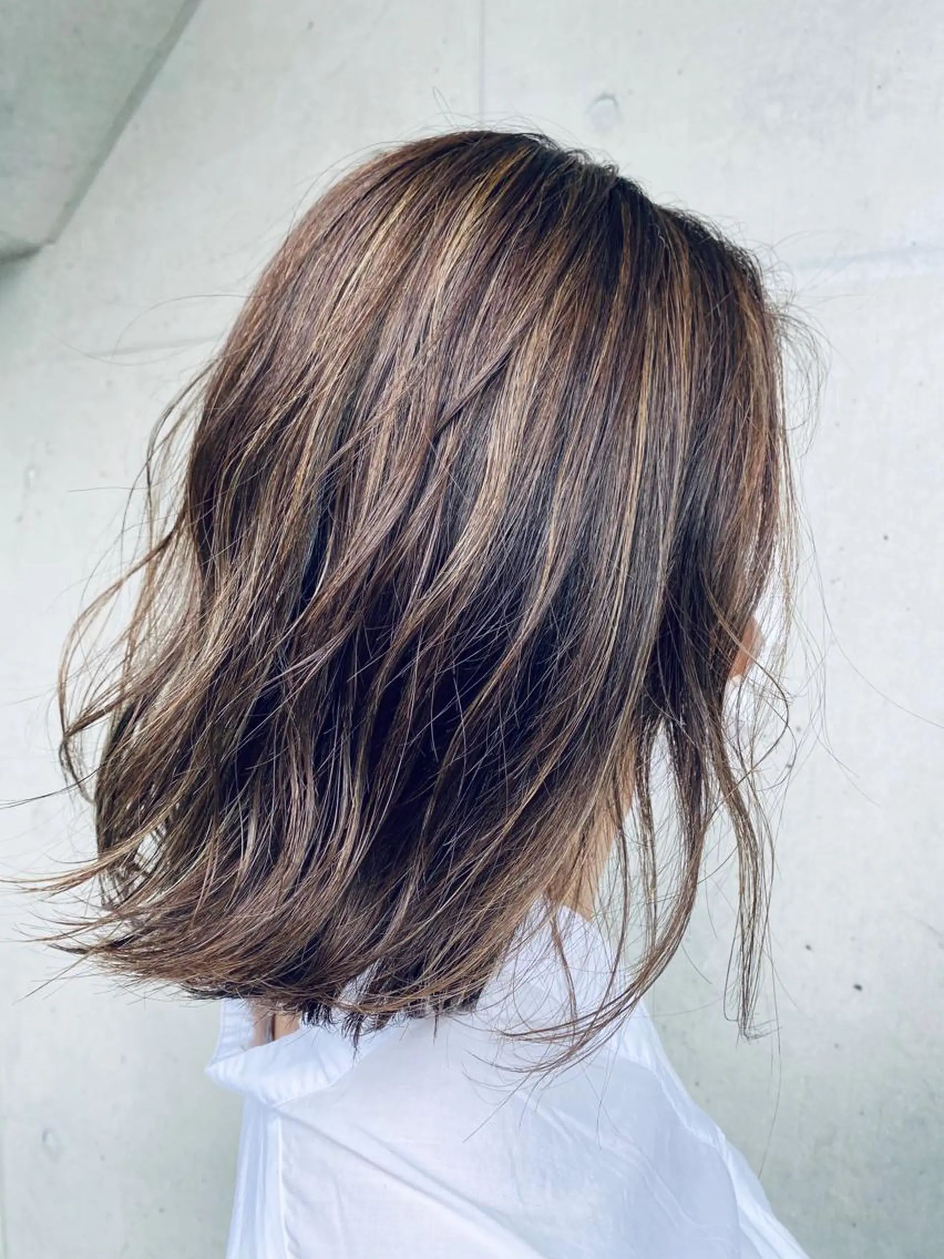 ミディアム カラー デザインカラー ハイライトカラー ハイライト ヘアカラー 川越 輝梨奈のヘアスタイル