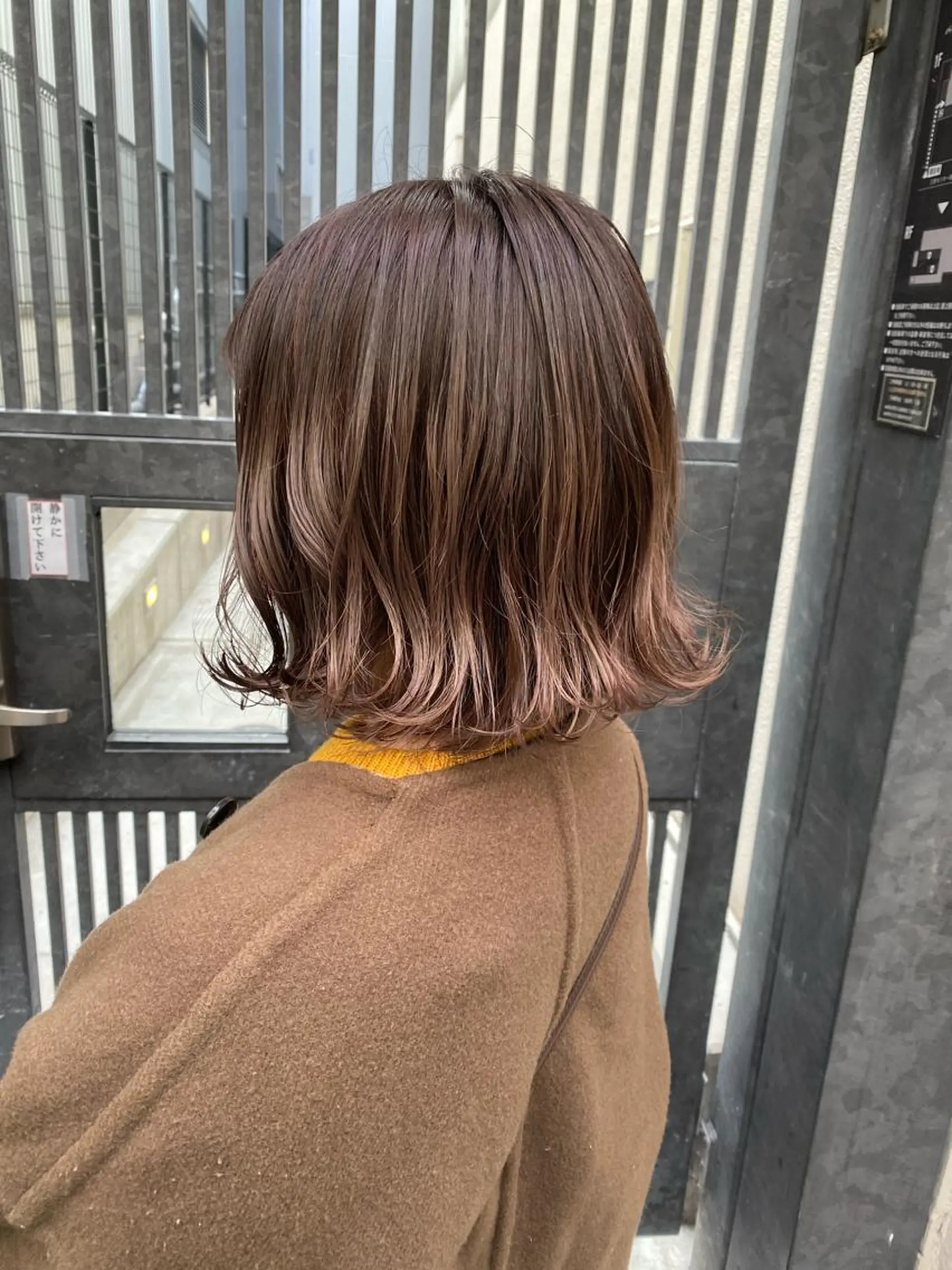 ミディアム ウルフカット/吉村 桃子のヘアスタイル