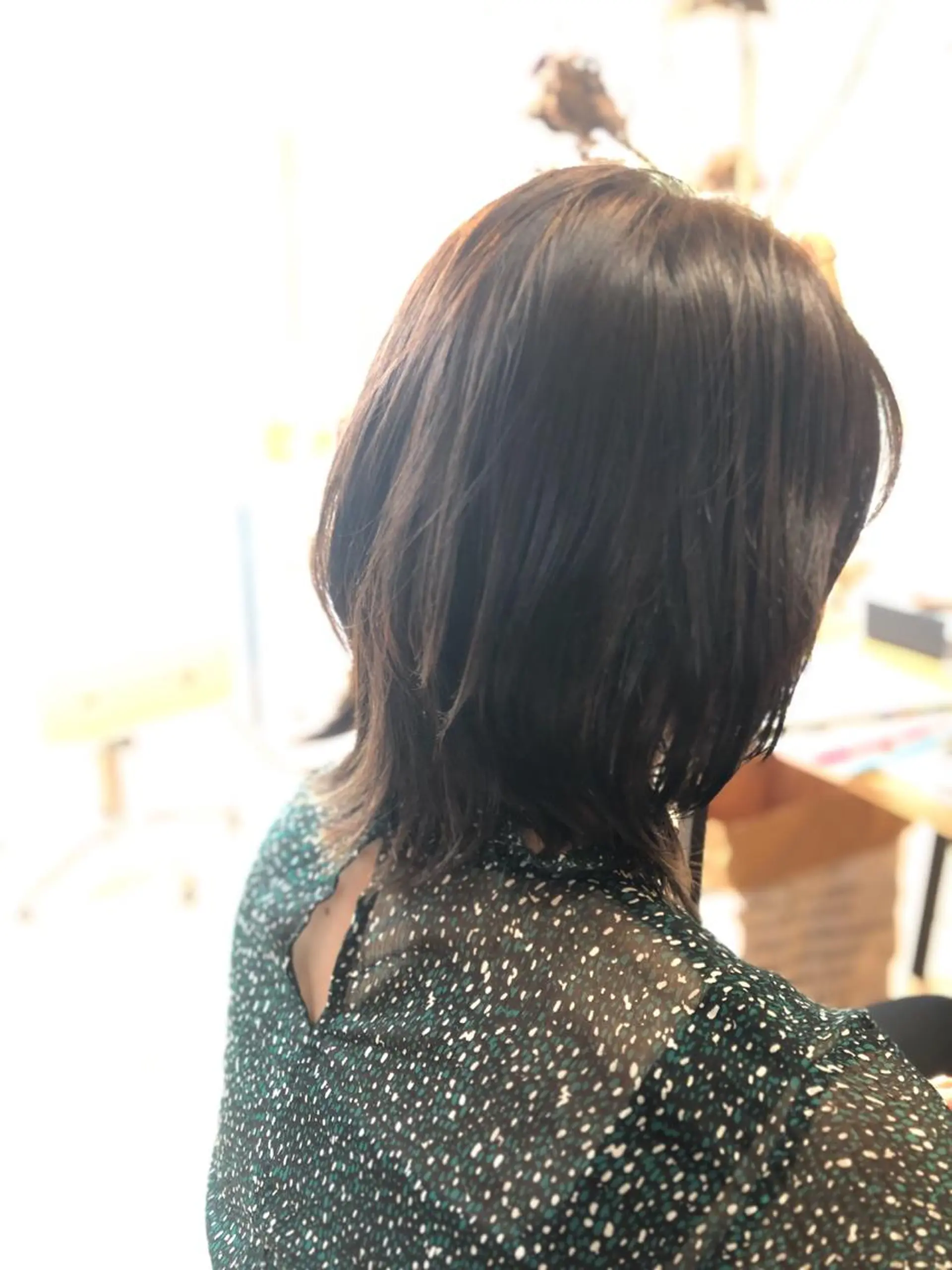 ミディアム トリートメント カット ヘアカラー ヘッドスパ BEACH　HAIR&NAIL所属・両国駅徒歩1分⭐️ アイロン仕上げのヘアスタイル