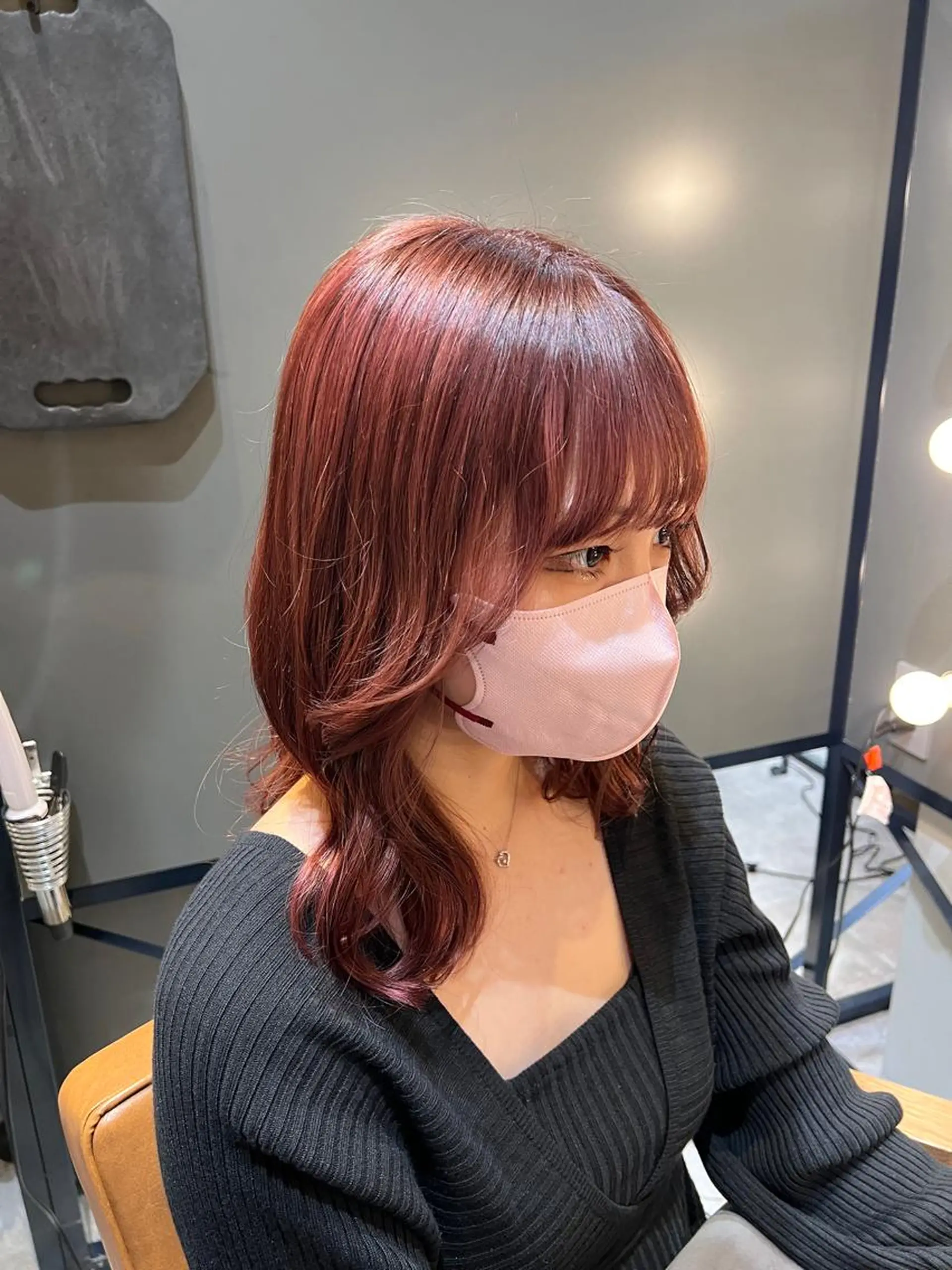 セミロング カラー ブリーチ ピンクカラー ノイシキ サキのヘアスタイル