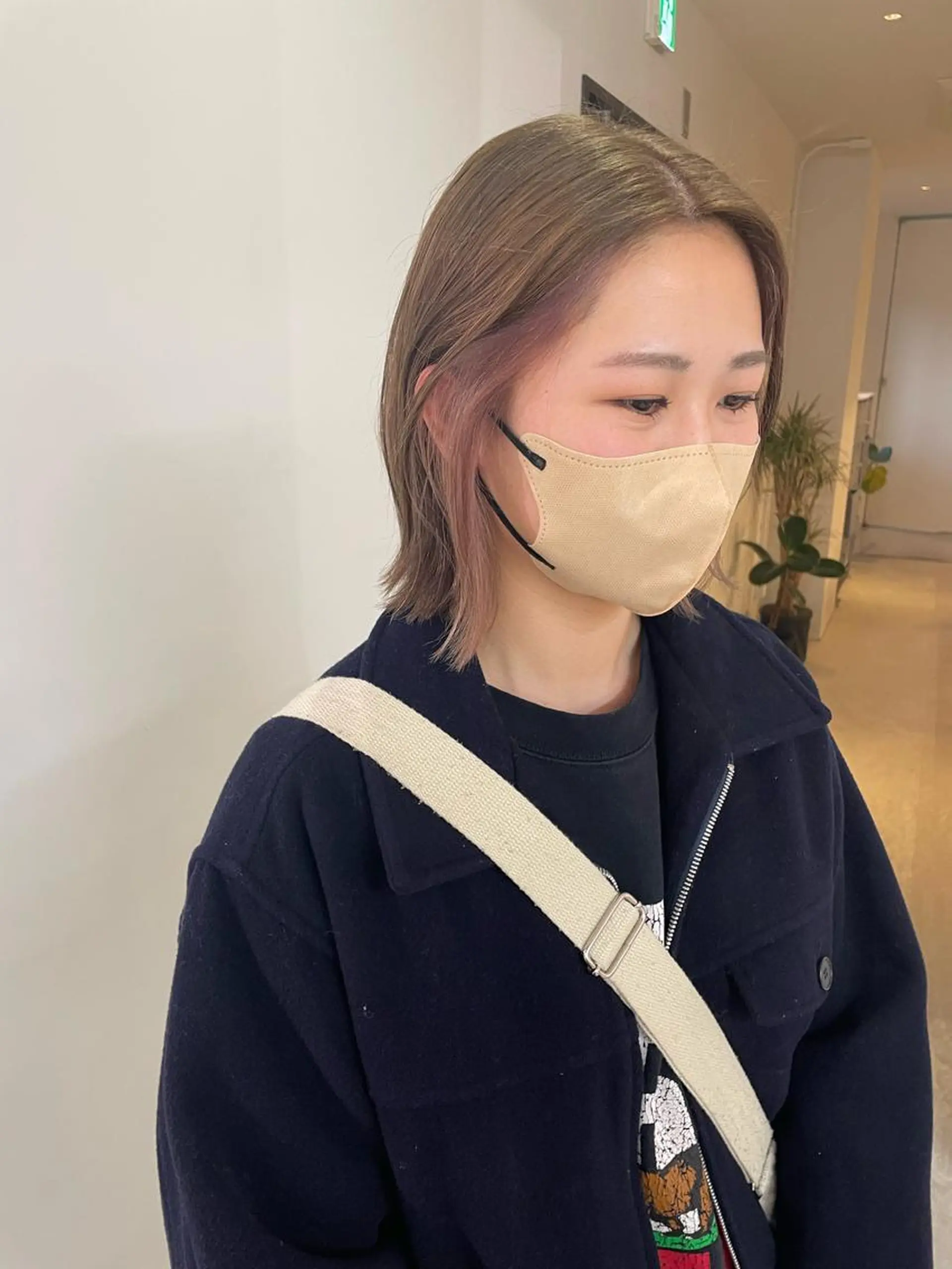 ミディアム カラー ミストバング 黒髪 ブリーチ ケアブリーチ デザインカラー ヘアカラー トリートメント MIU/ルーツカラー ボブ/顔周りレイヤーのヘアスタイル