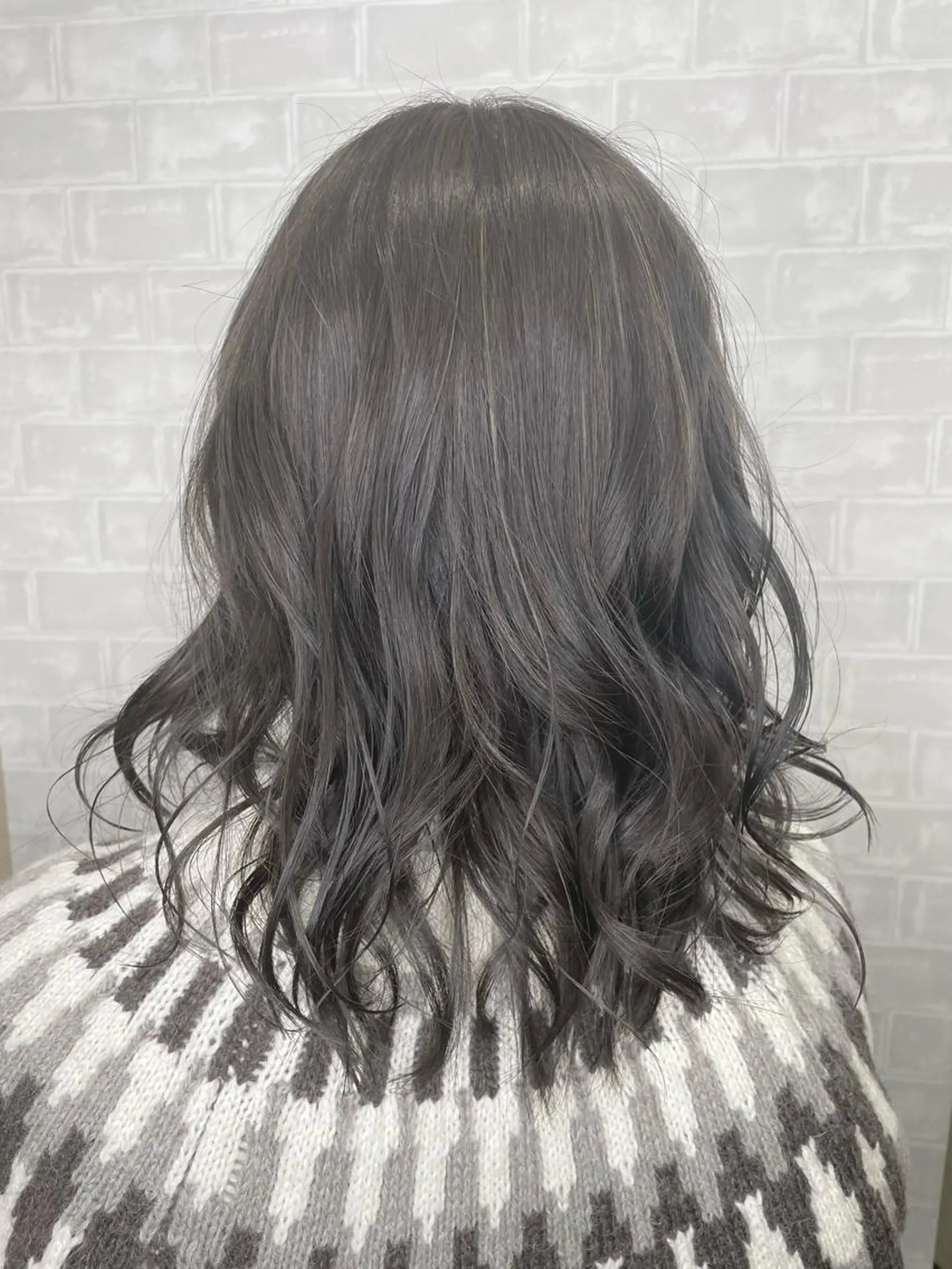 ミディアム カラー ブリーチ グレージュ ハイライトカラー ブリーチなしカラー ハイライト カット ヘアカラー トリートメント sato ayaka ｜透明感カラー🫧のヘアスタイル