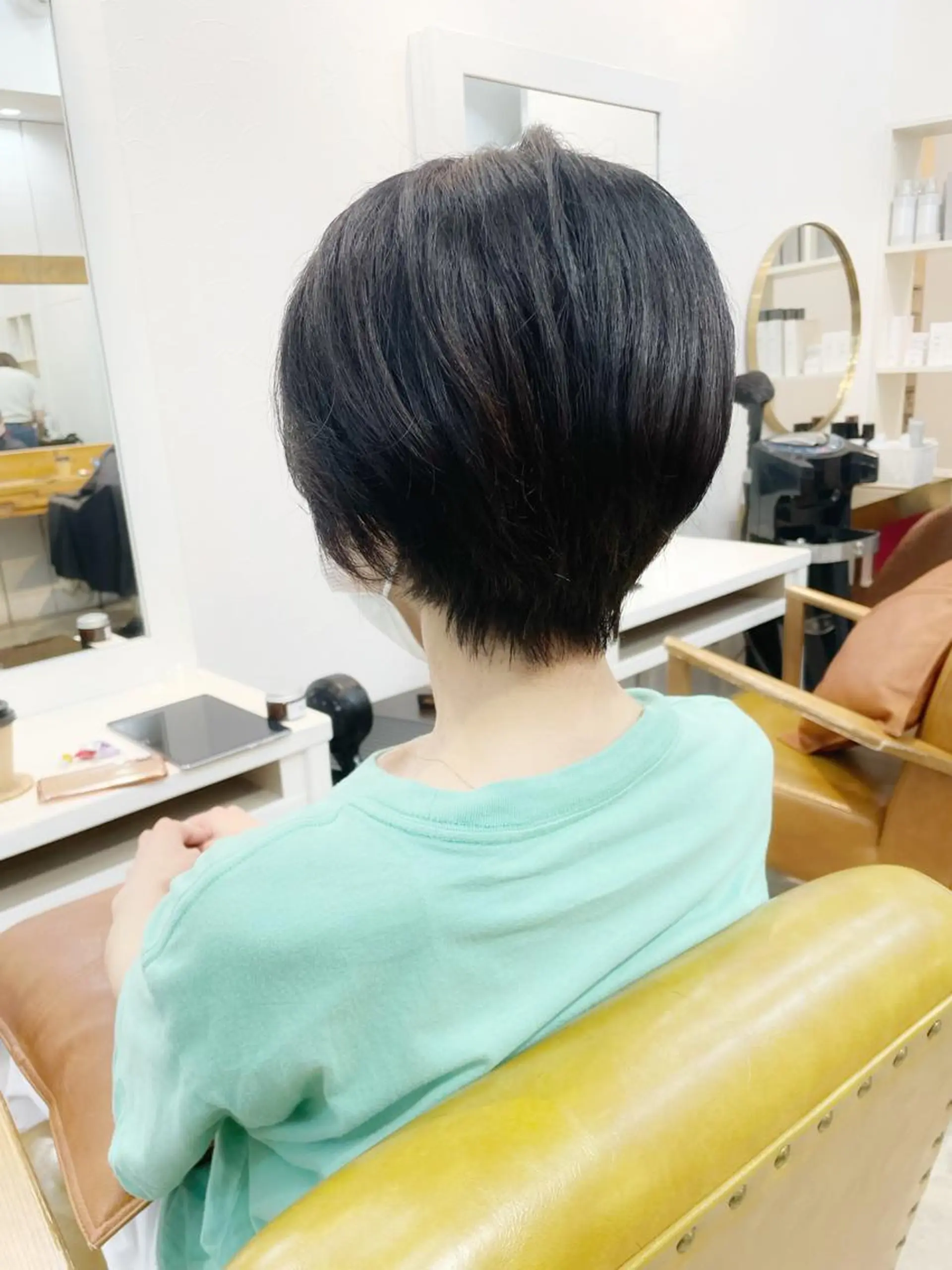 ショート カラー ショートレイヤー 丸みショート グラデーションカラー くびれヘア くせ毛 カット トリートメント newline銀座所属・銀座ショート/ 大人ショート/金子涼のヘアスタイル