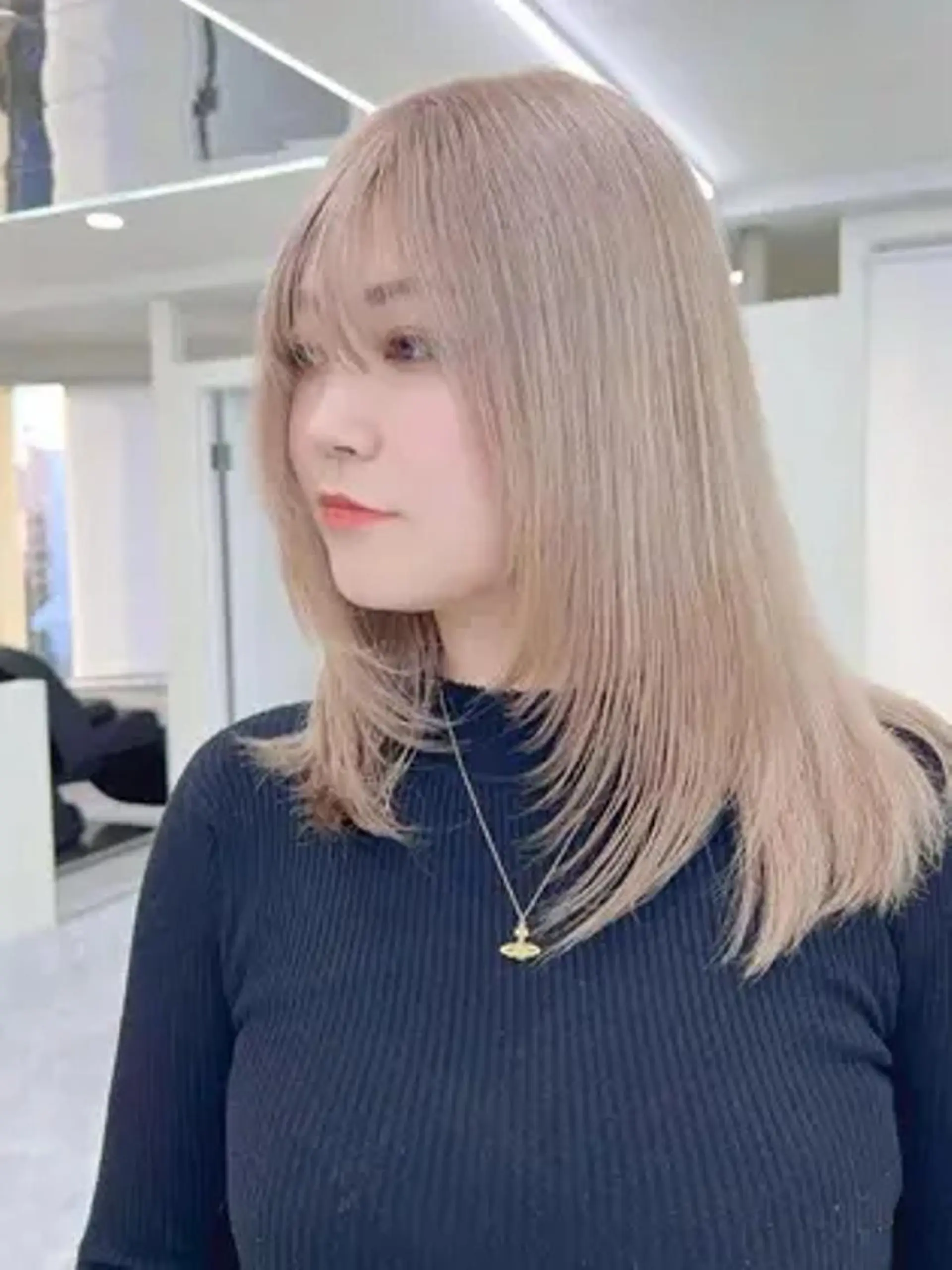 カラー ロング アディクシーカラー アッシュ バレイヤージュ ベージュカラー ブルーカラー 女性専用サロン梅田 髪質改善カラーakiのヘアスタイル