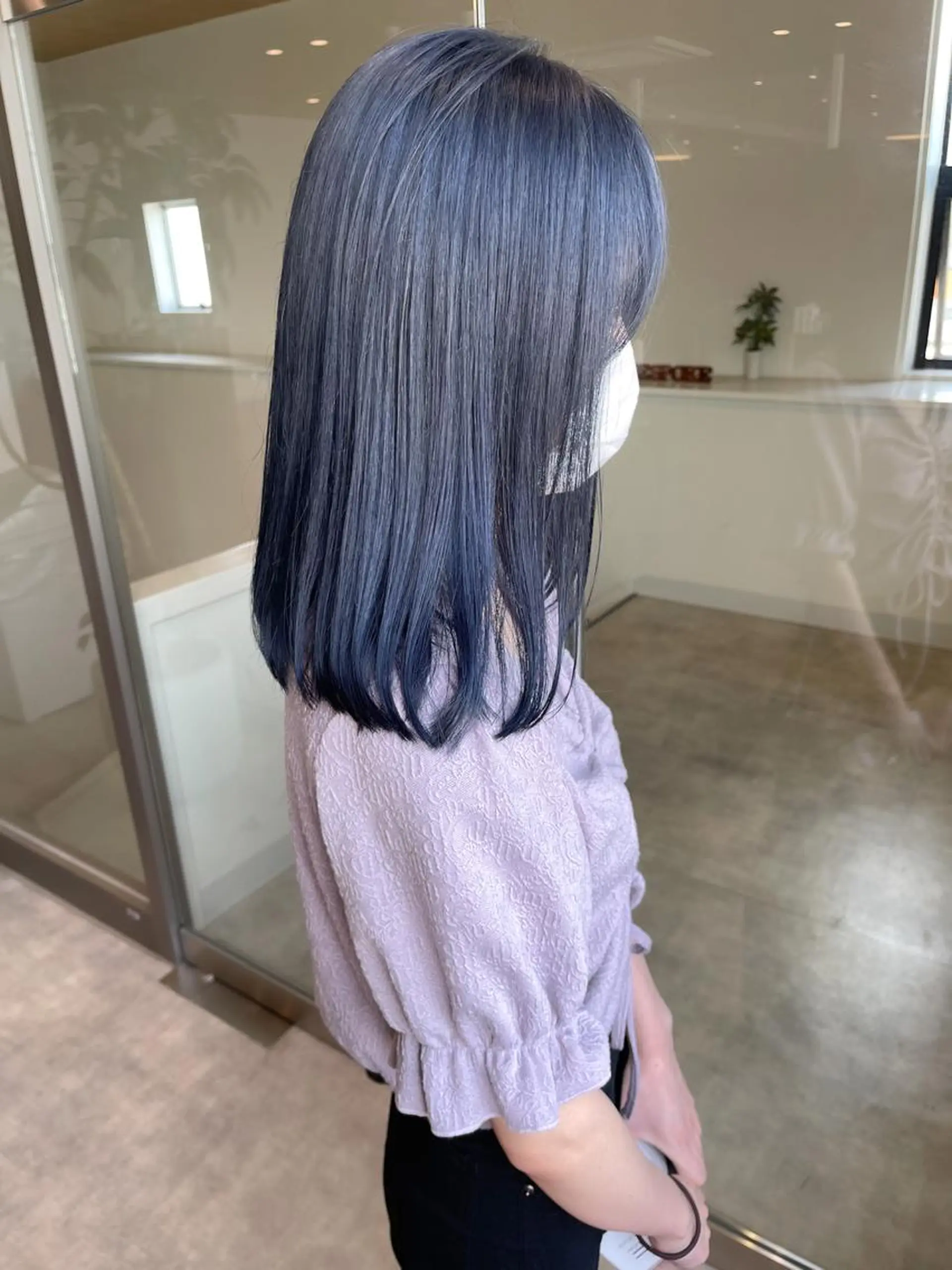 ミディアム Maison所属・清水 亮太／赤み消しカラーのヘアスタイル