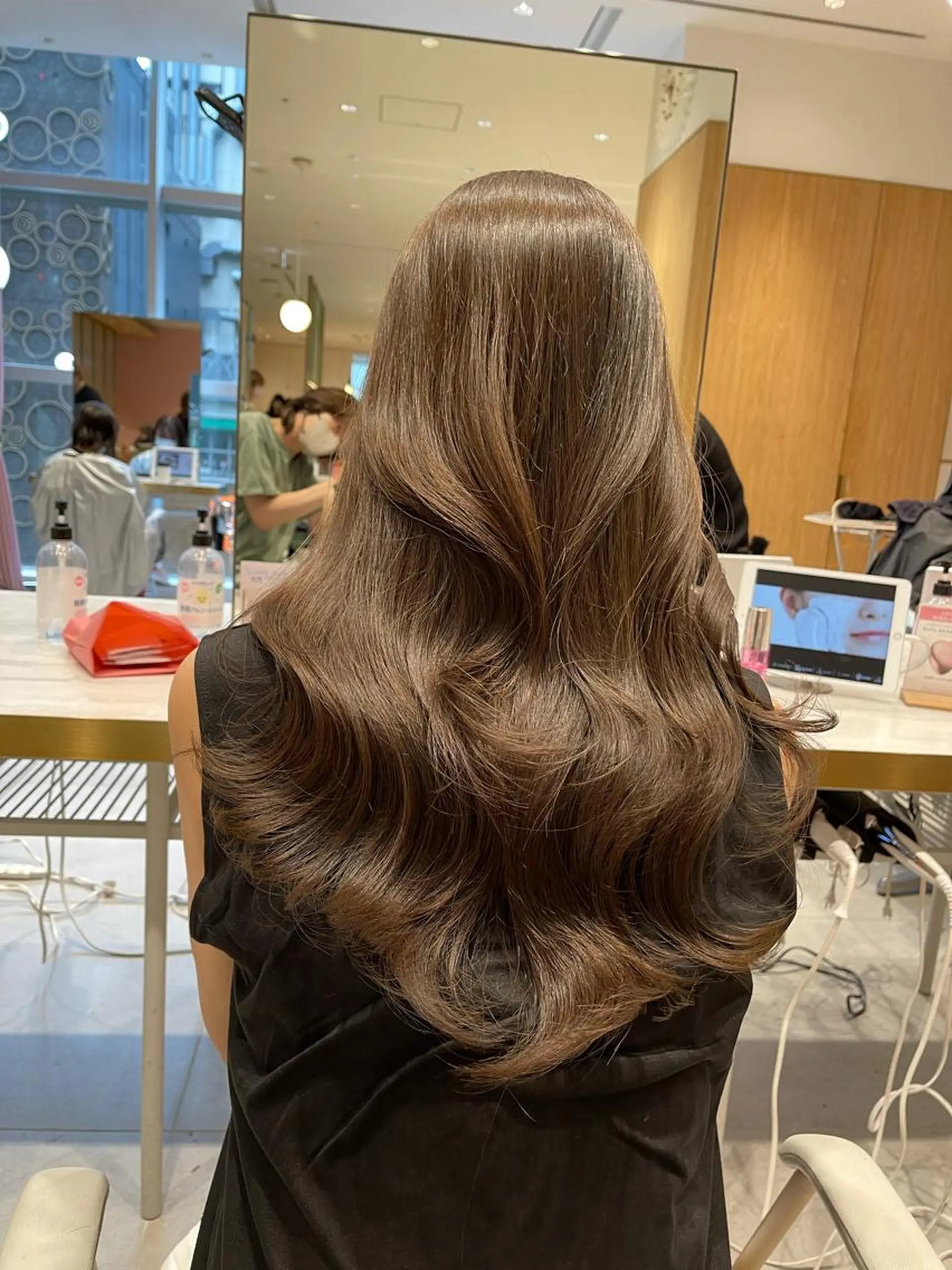 セミロング くびれヘア レイヤーカット 似合わせカット 小顔カット カット ヘアカラー トリートメント ボブパーマ ウルフパーマのヘアスタイル