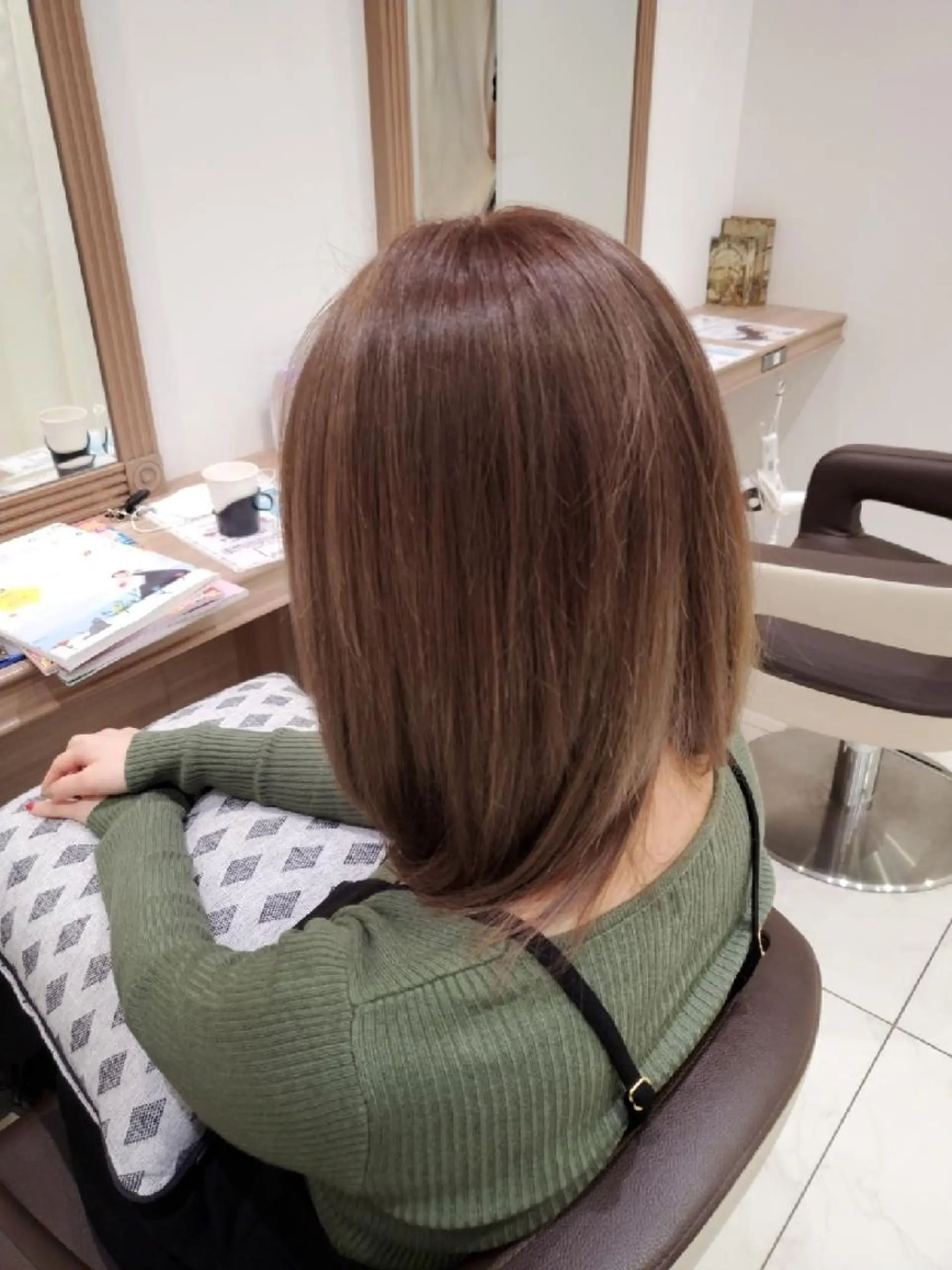 ミディアム カラー アッシュ ベージュカラー ブリーチ 中村 和貴のヘアスタイル