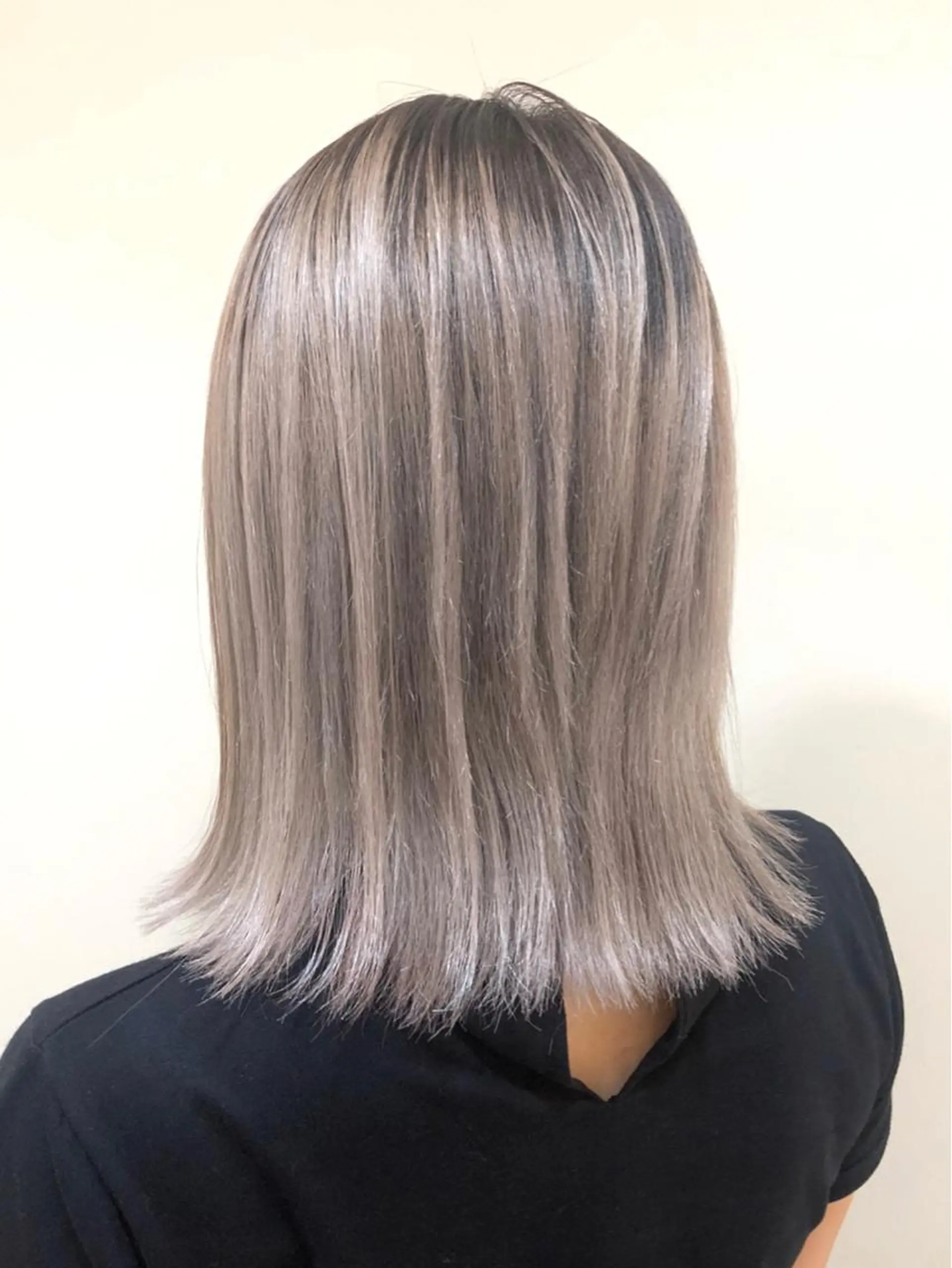 ミディアム カラー ANNA /艶髪/ハイトーンのヘアスタイル