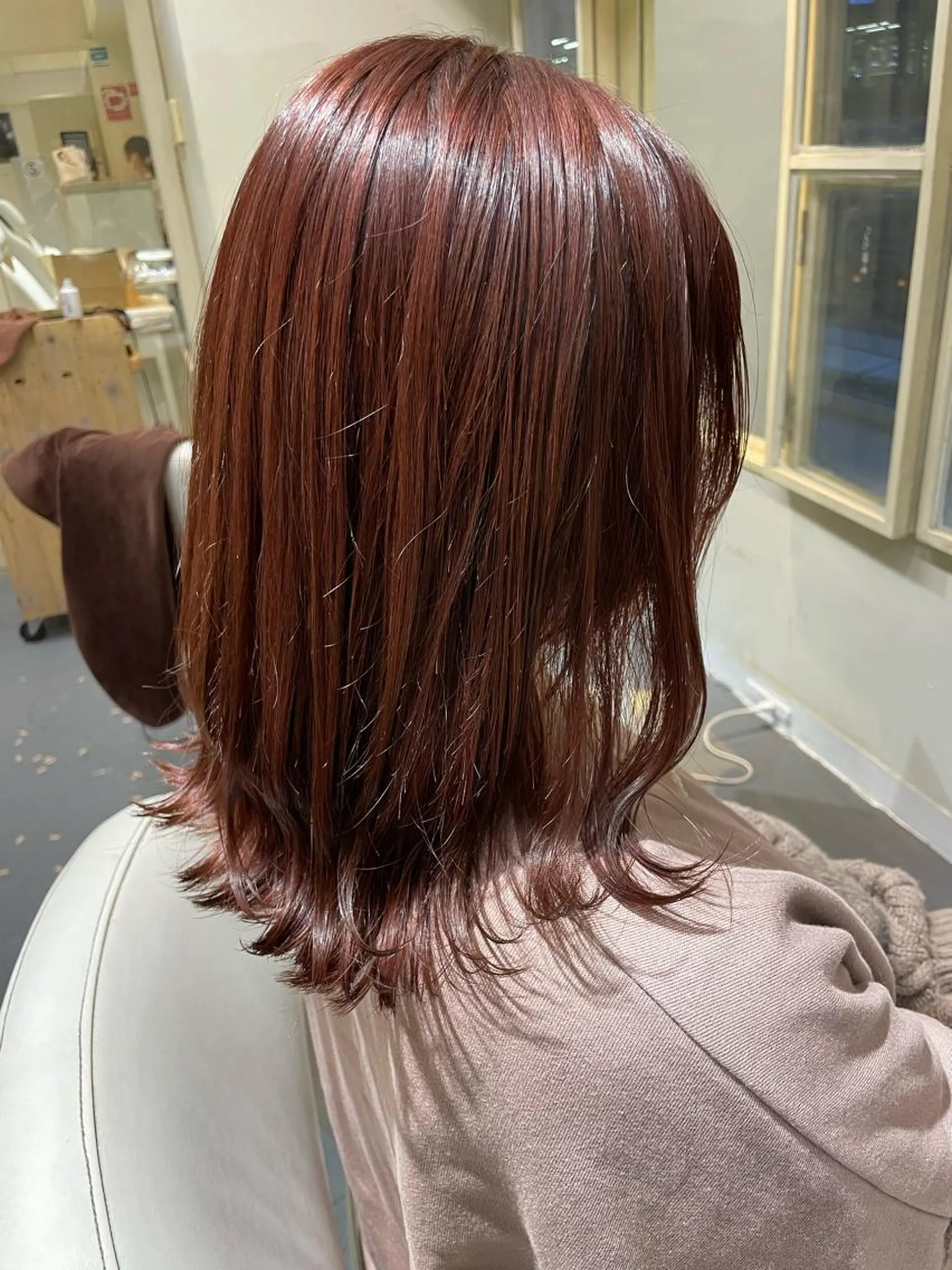 ミディアム カラー ブリーチ ブラウンカラー ブリーチなしカラー ピンクカラー ピンクブラウン ヘアカラー ぱつっとボブ 古家 佑真のヘアスタイル