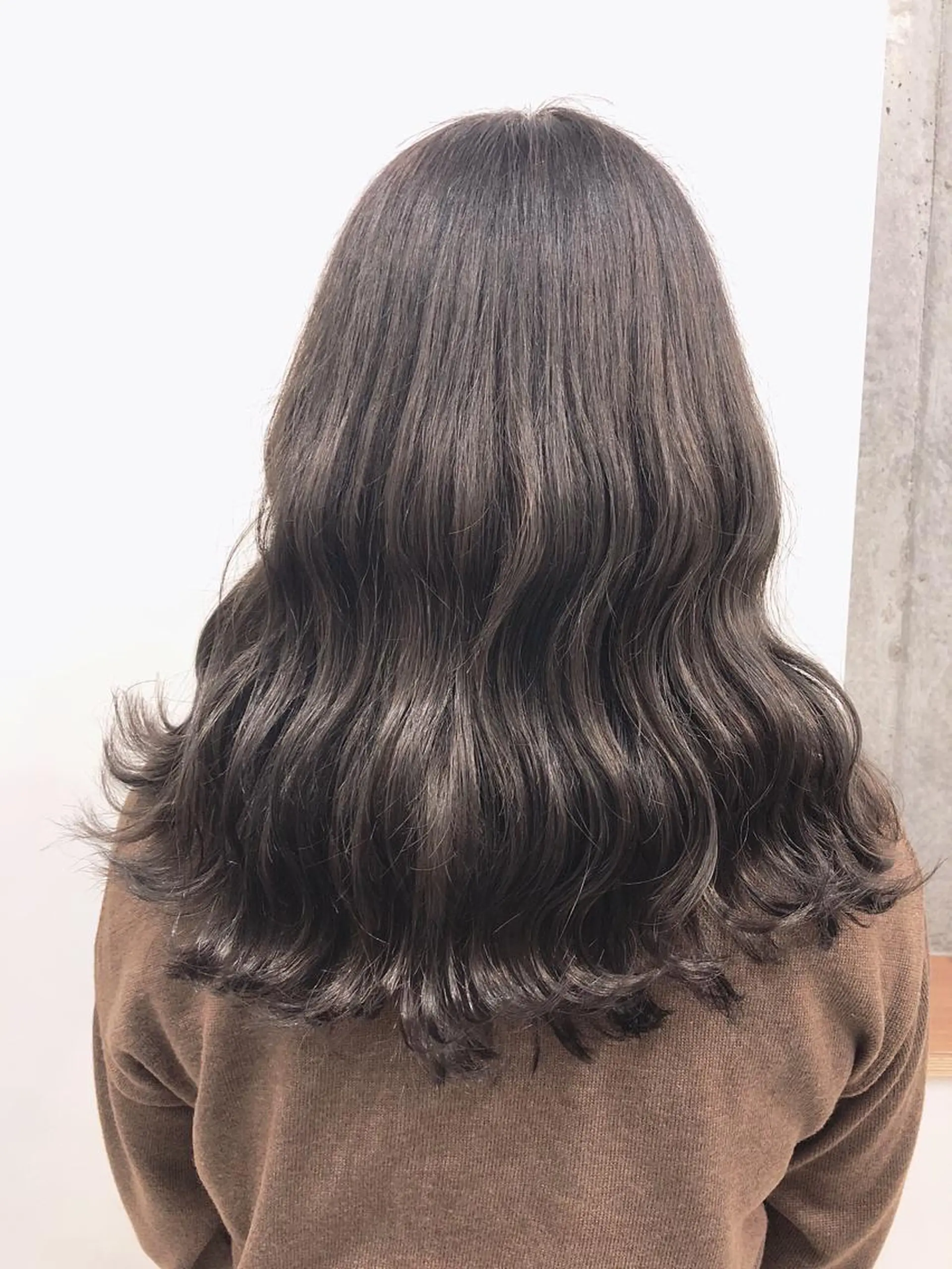 セミロング カラー ヘアアレンジ ブリーチ グレージュ ブリーチなしカラー カット ヘアカラー 🦋美髪／エクステ 🦋アベイクミのヘアスタイル