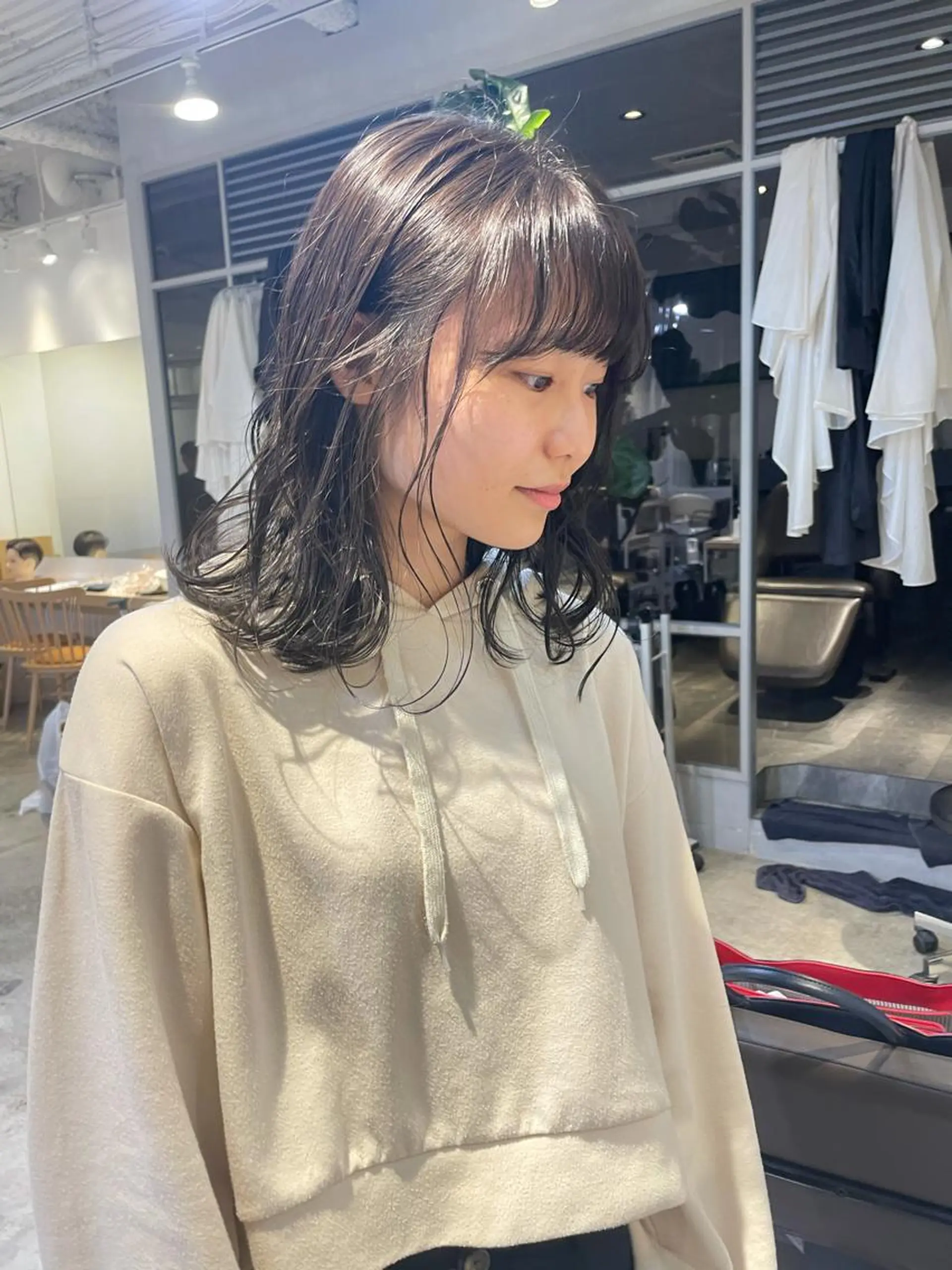 ミディアム 斉藤 瑞恵のヘアスタイル