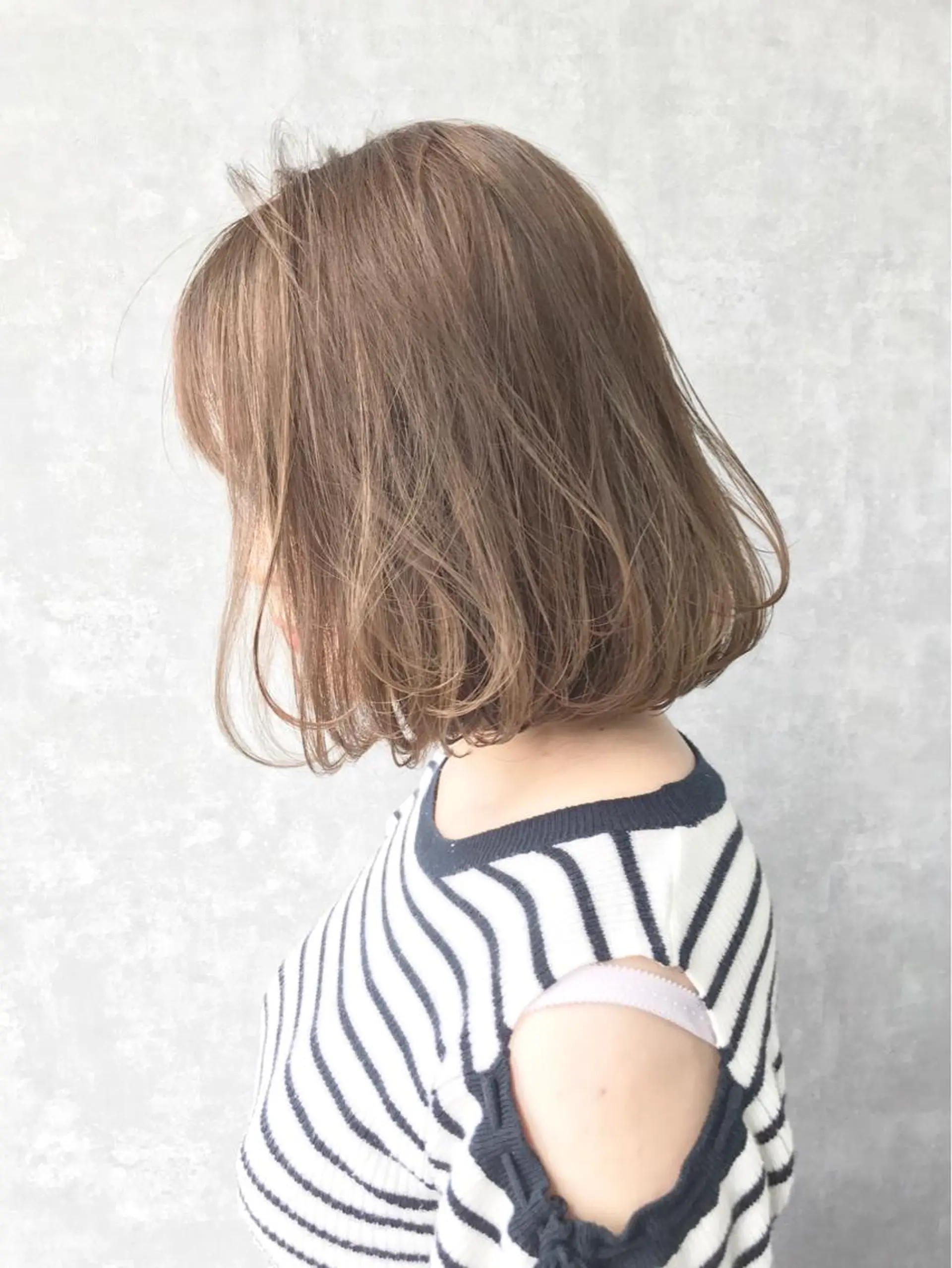 ショート カラー ベージュカラー ハイライトカラー ハイライト TOMOYAレイヤー ブリーチ縮毛矯正のヘアスタイル