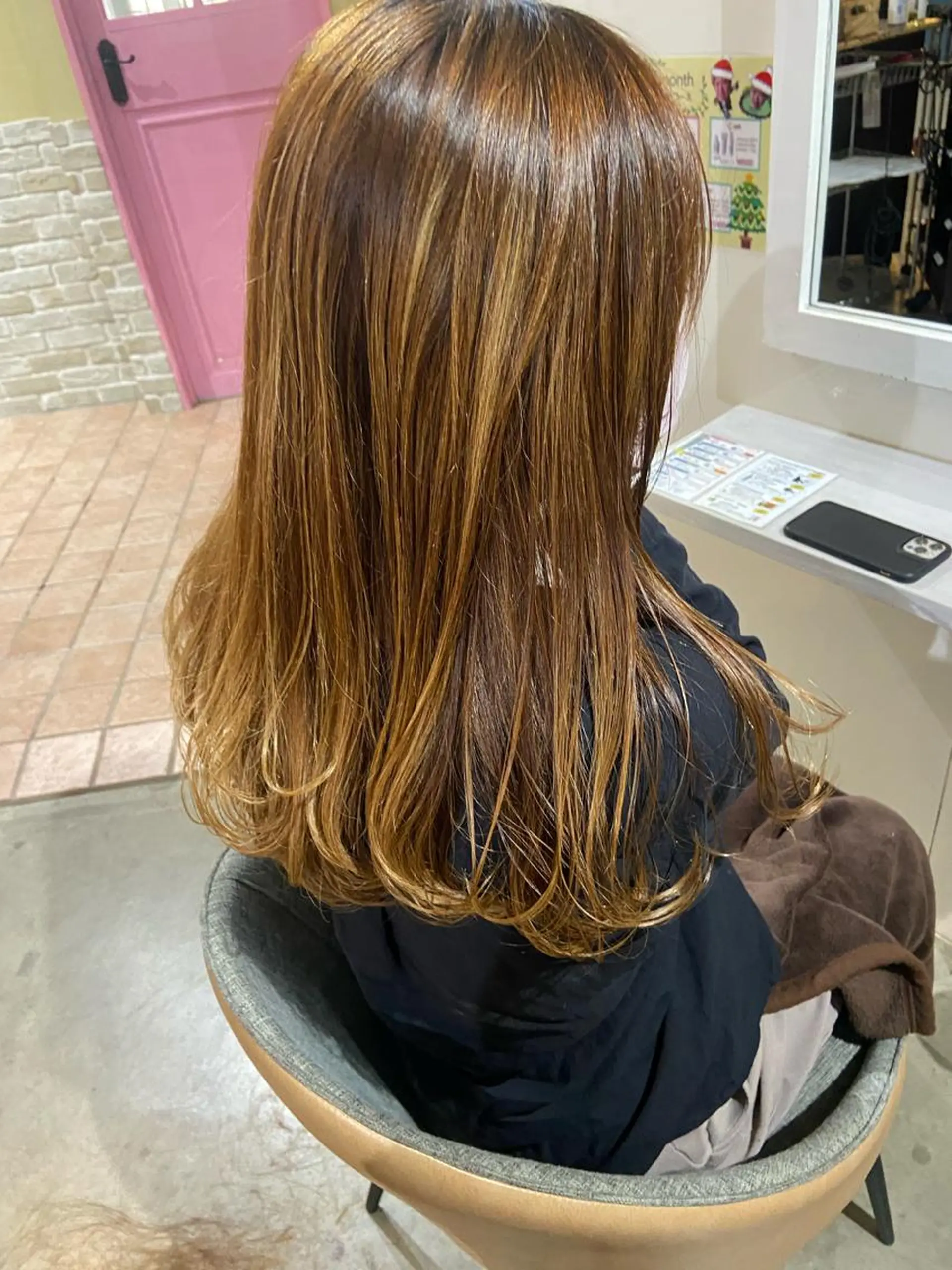 ロング レイヤーカット なつめ🐶ショート ベージュカラーのヘアスタイル