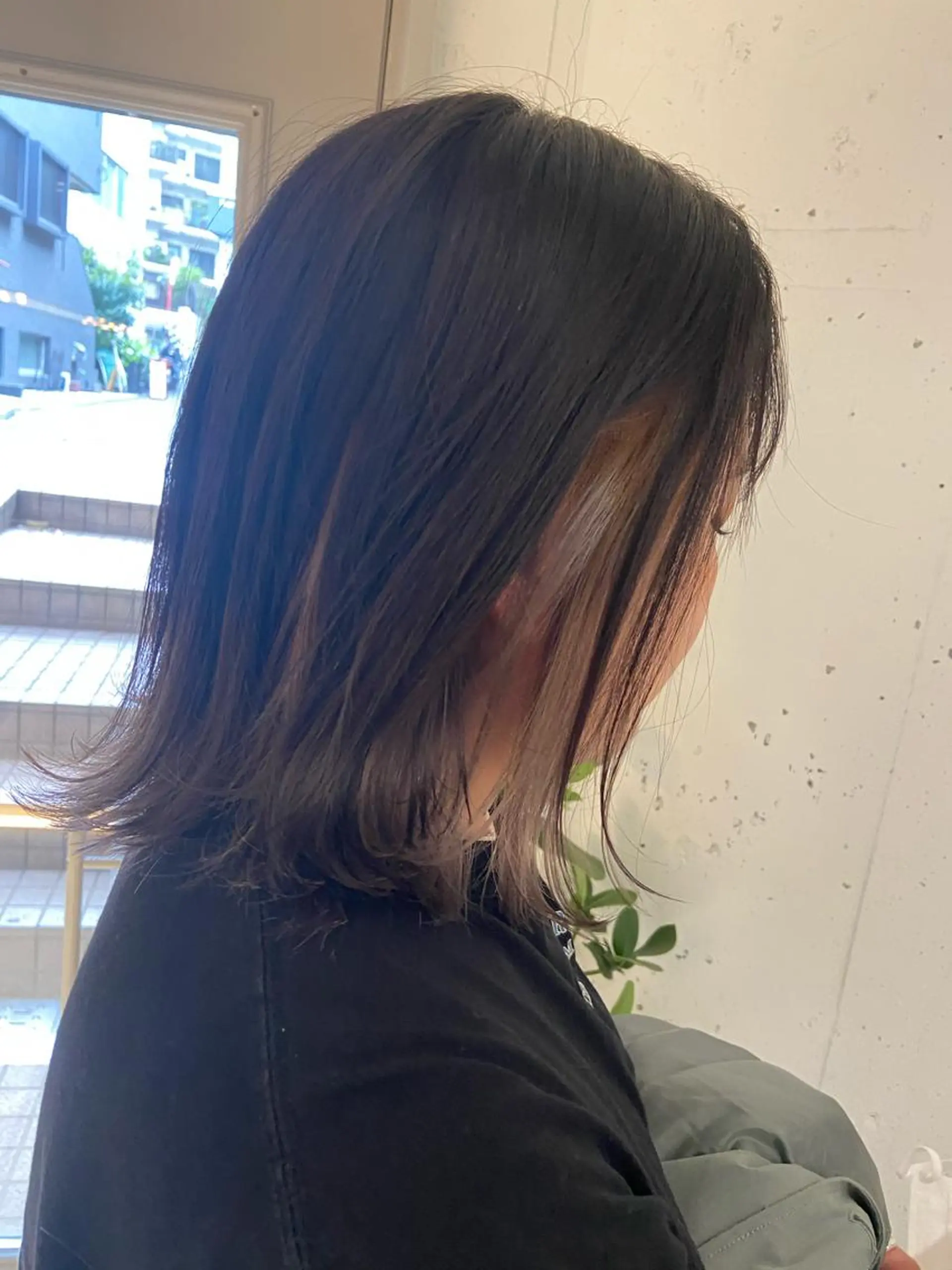 ミディアム カラー ベージュカラー 黒髪 グレージュ インナーカラー ミルクティーベージュ ヘアカラー トリートメント ヘッドスパ ヘアセット カジュアルを女っぽく 𝗮𝘆𝗮𝗰𝗼のヘアスタイル