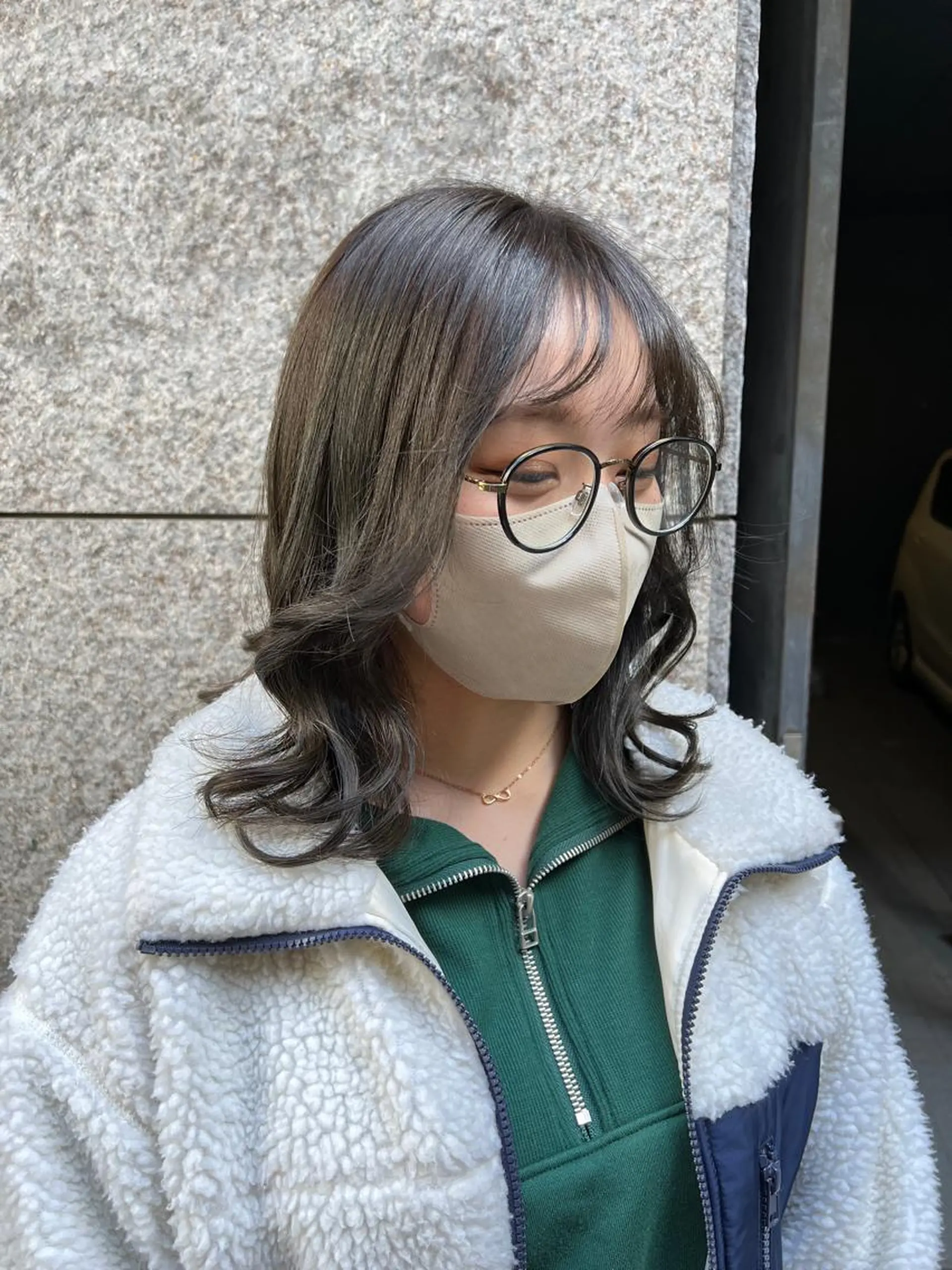 セミロング カラー ベージュカラー オリーブベージュ ノイシキ サキのヘアスタイル