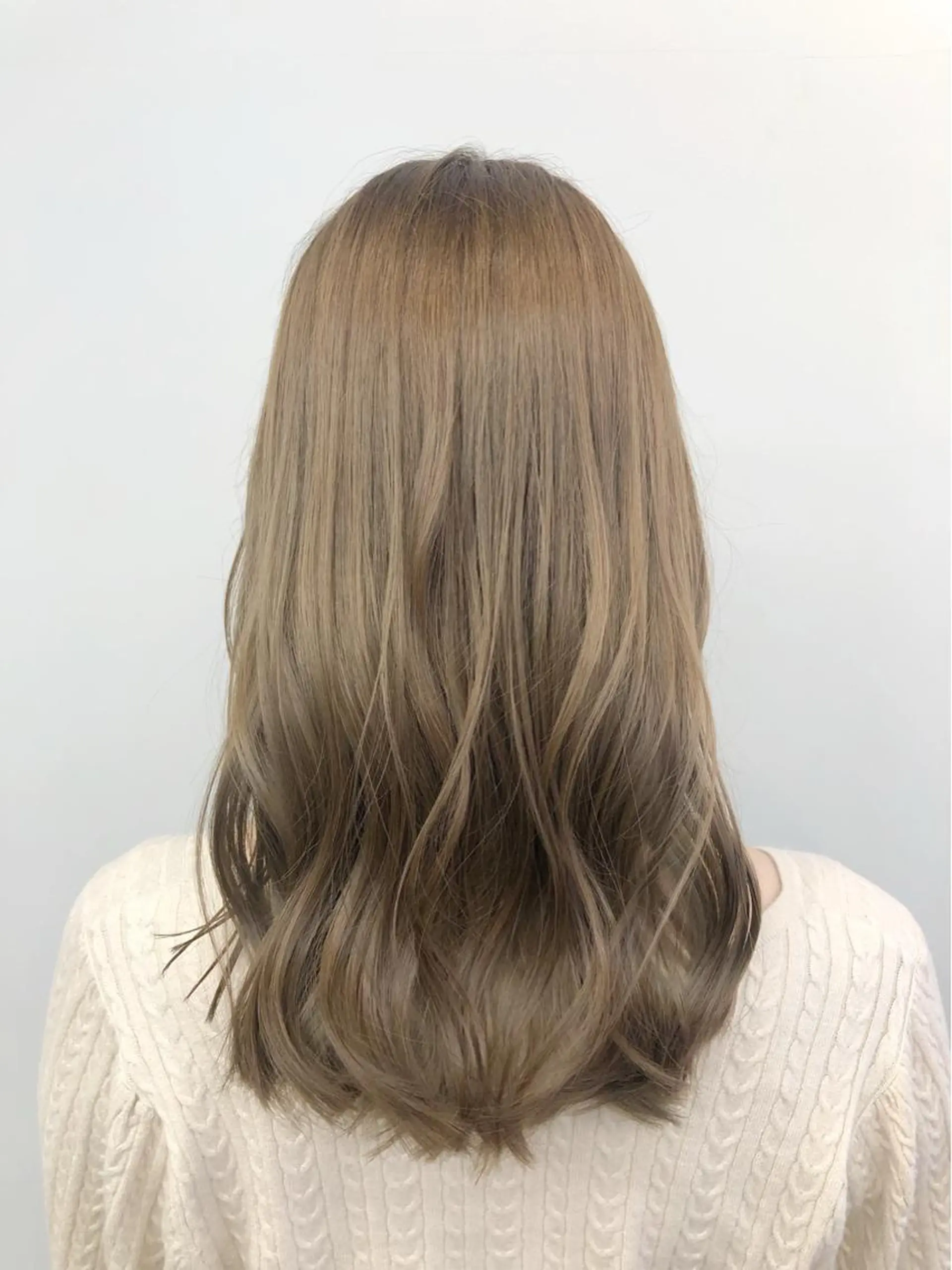 セミロング カラー ベージュカラー 代表　YUKI ☆のヘアスタイル