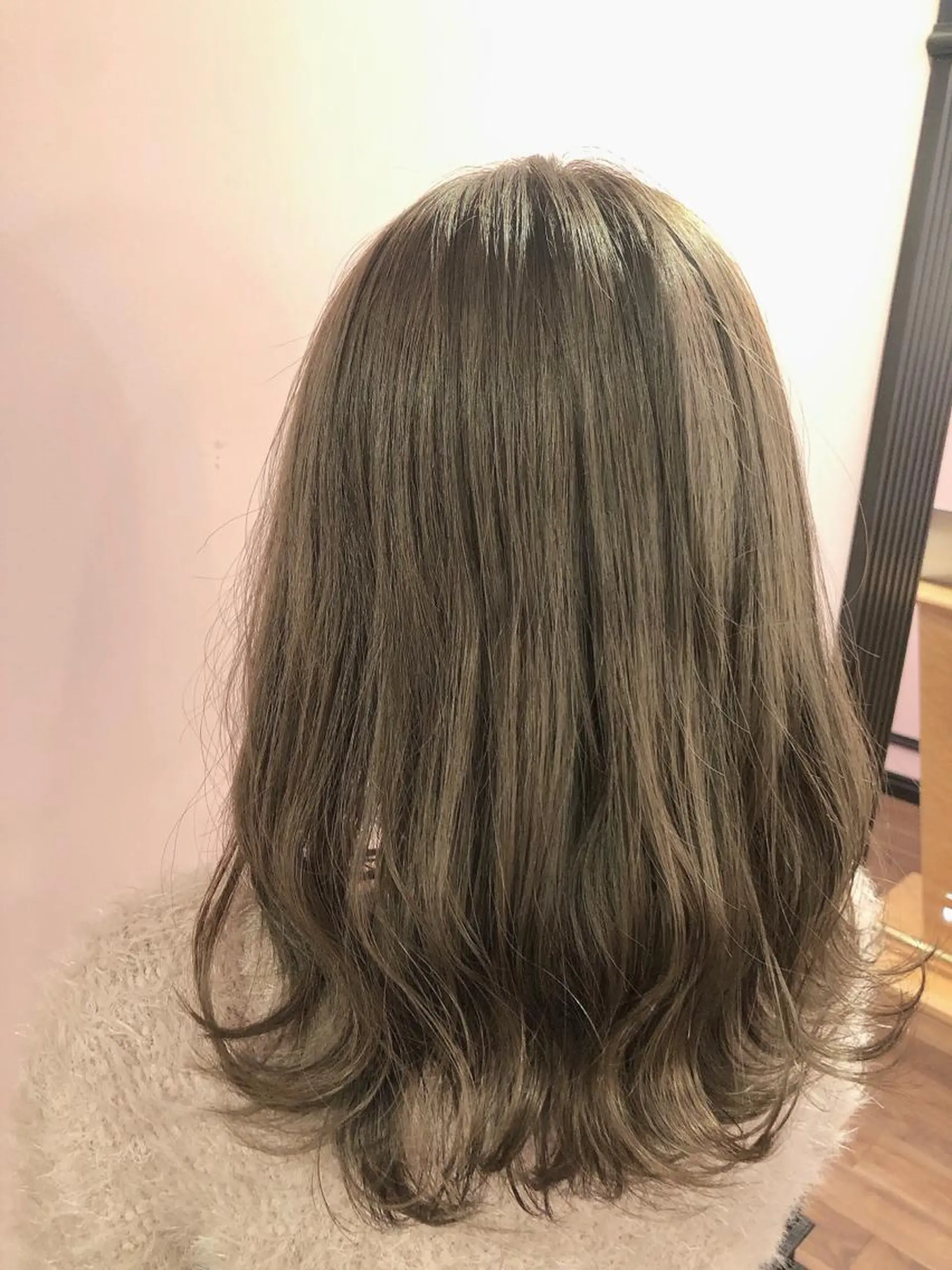 ミディアム カラー ベージュカラー ミルクティーベージュ ヘアカラー トリートメント ✨髪質改善縮毛矯正✨ 宇田川修平のエステ・リラクイメージ