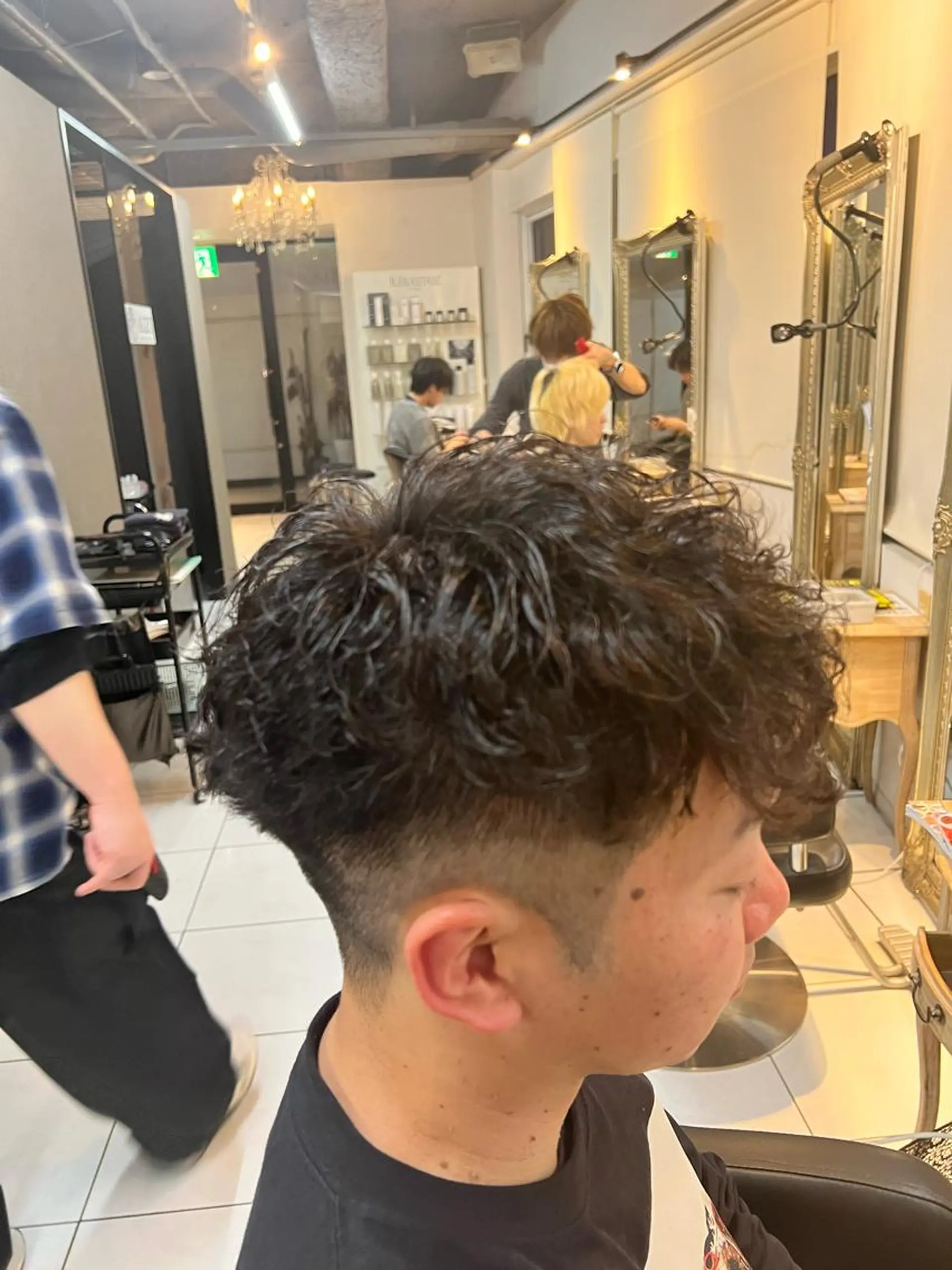パーマ メンズ センターパート フェードカット カルマパーマ マッシュ メンズパーマ パーマ特化美容師 茂木広幸のヘアスタイル