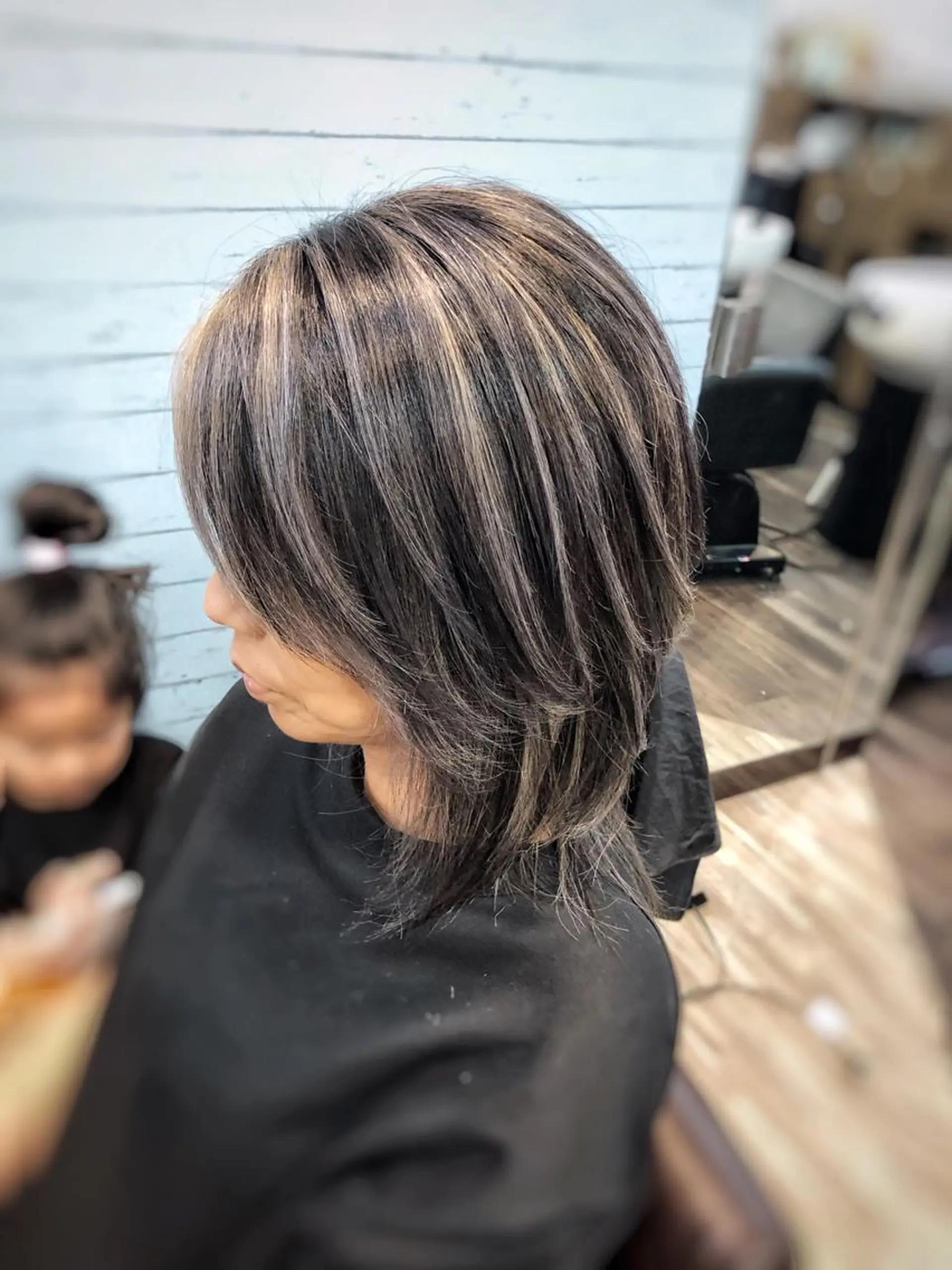 ミディアム シールエクステ エクステ ハイライト レイヤーカット ヘアカラー トリートメント LOCO Ko-kiのヘアスタイル