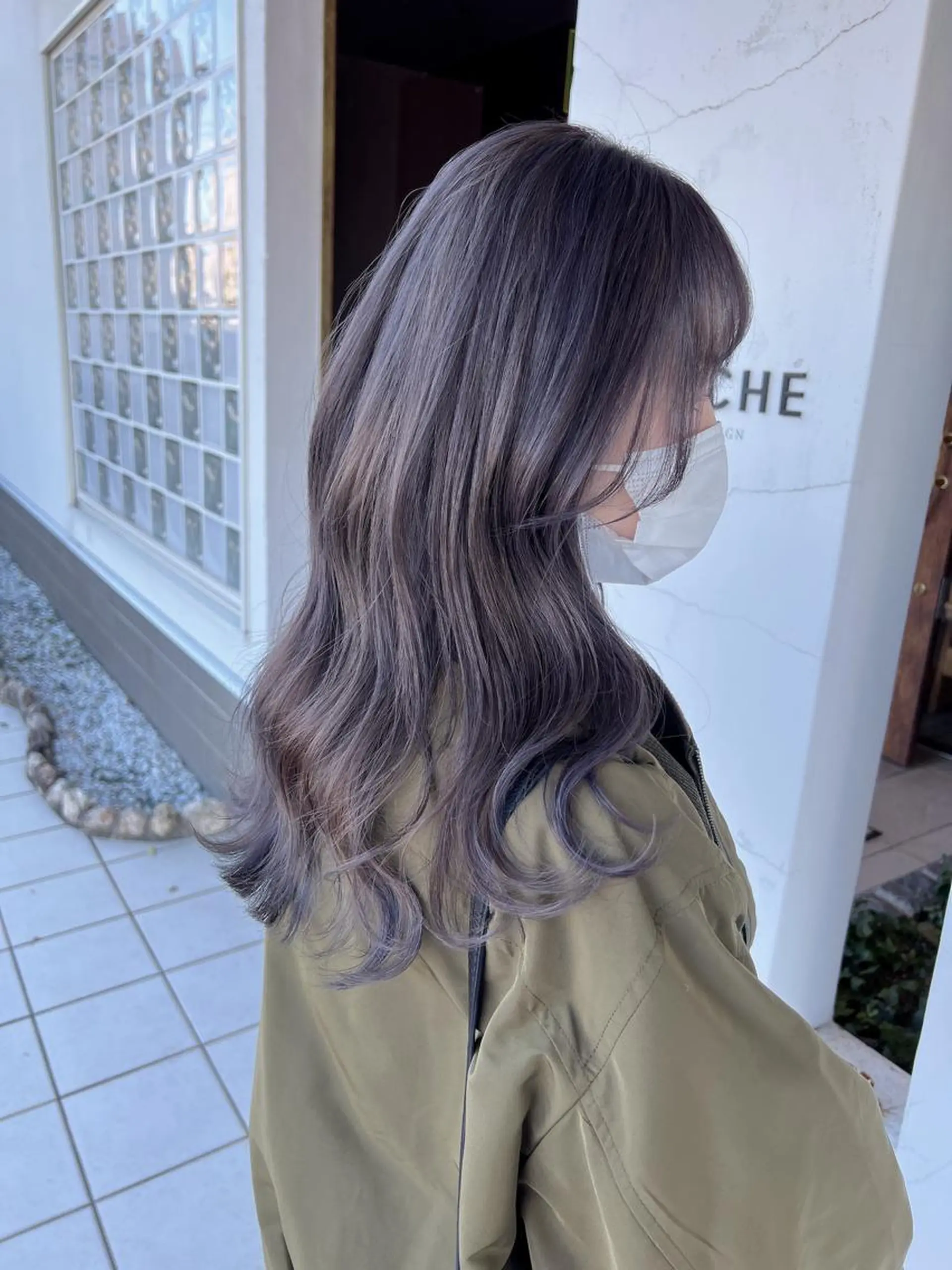 ロング カラー ブリーチ ダークグレー ヘアカラー 具志 正太のヘアスタイル