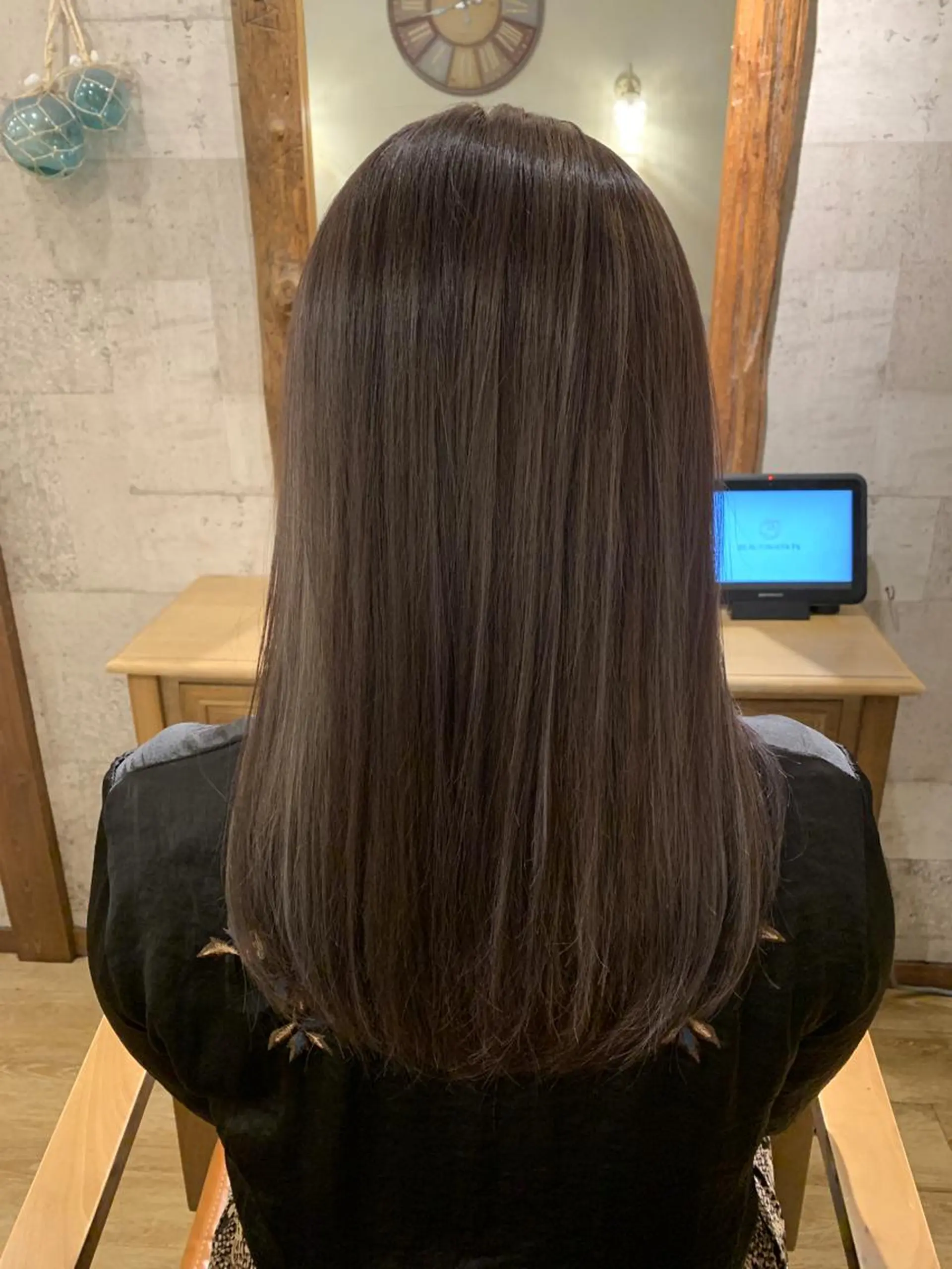 セミロング カラー デザインカラー グレージュ ハイライトカラー イルミナカラー ハイライト カット ヘアカラー トリートメント SALOWIN(サロウィン)広島並木通り所属・田村和範/似合わせ カラー/縮毛矯正のヘアスタイル