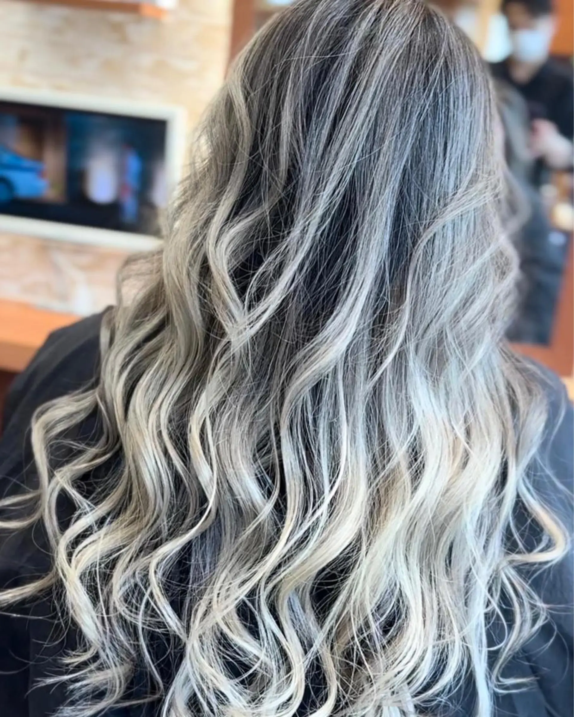 ロング レイヤーカット 美容室ジェミニ所属・小川 修平のヘアスタイル