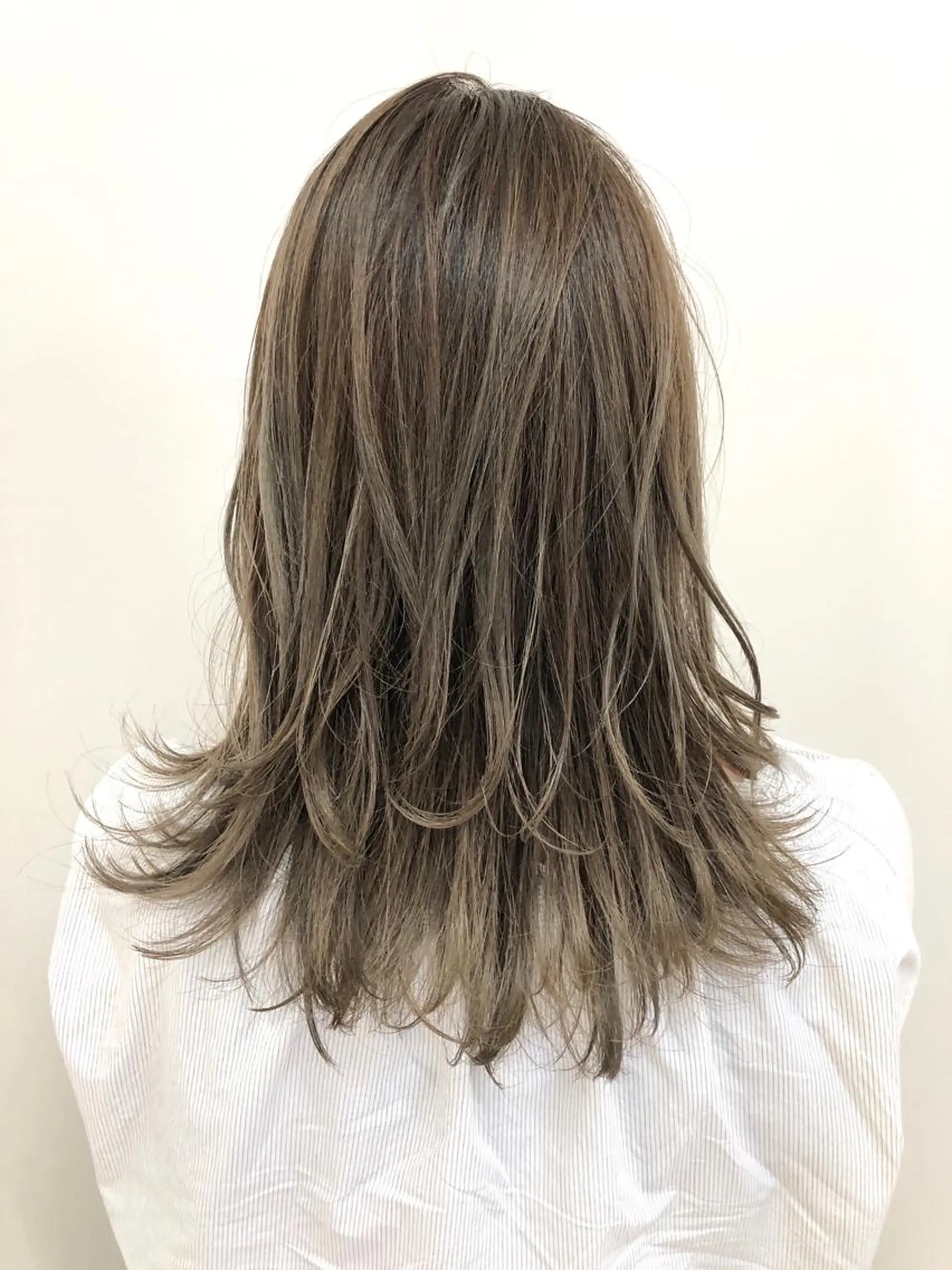 セミロング カラー OFF YUYAのヘアスタイル