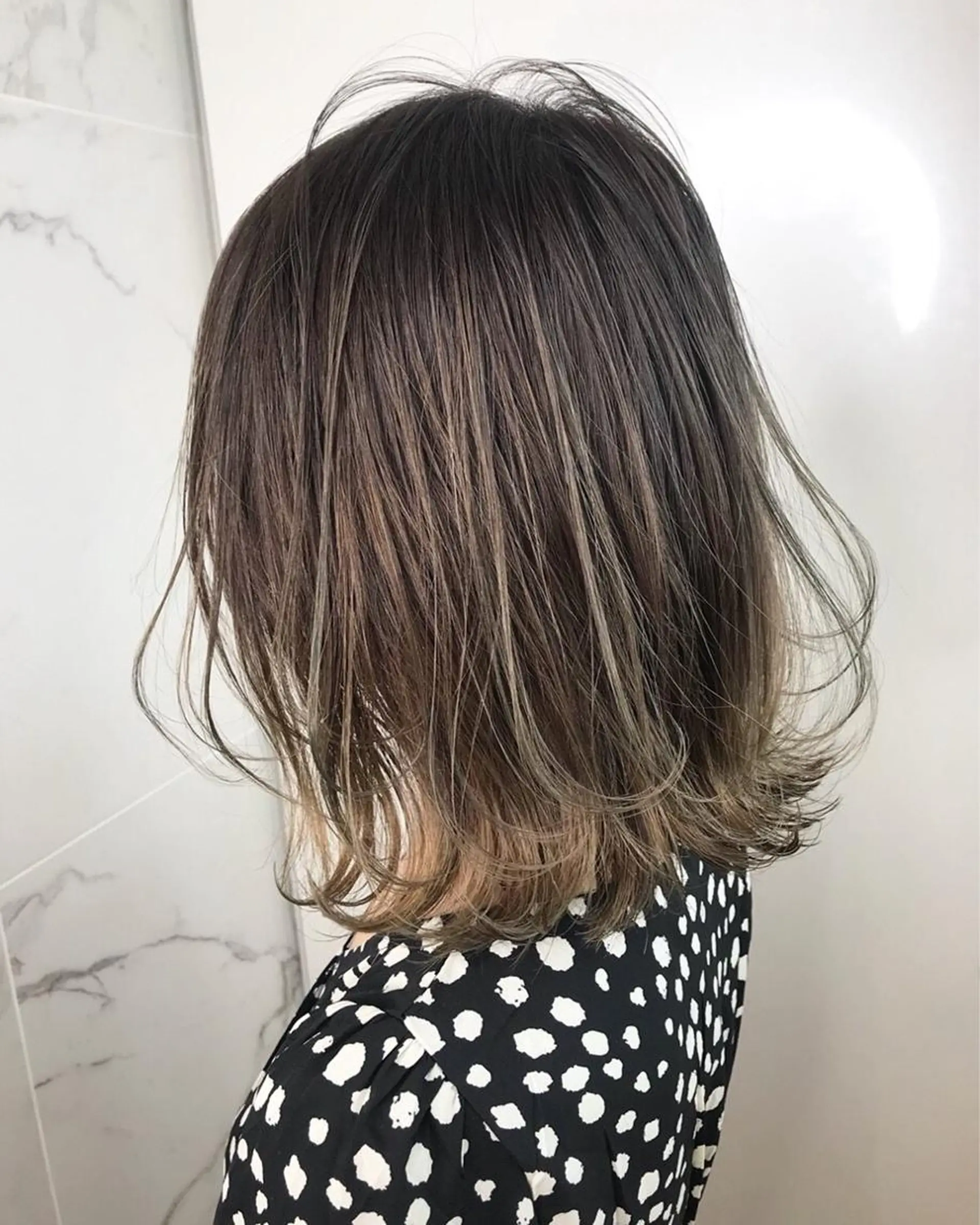 ミディアム カラー ハイライトカラー ハイライト カット AVANCE emiのヘアスタイル