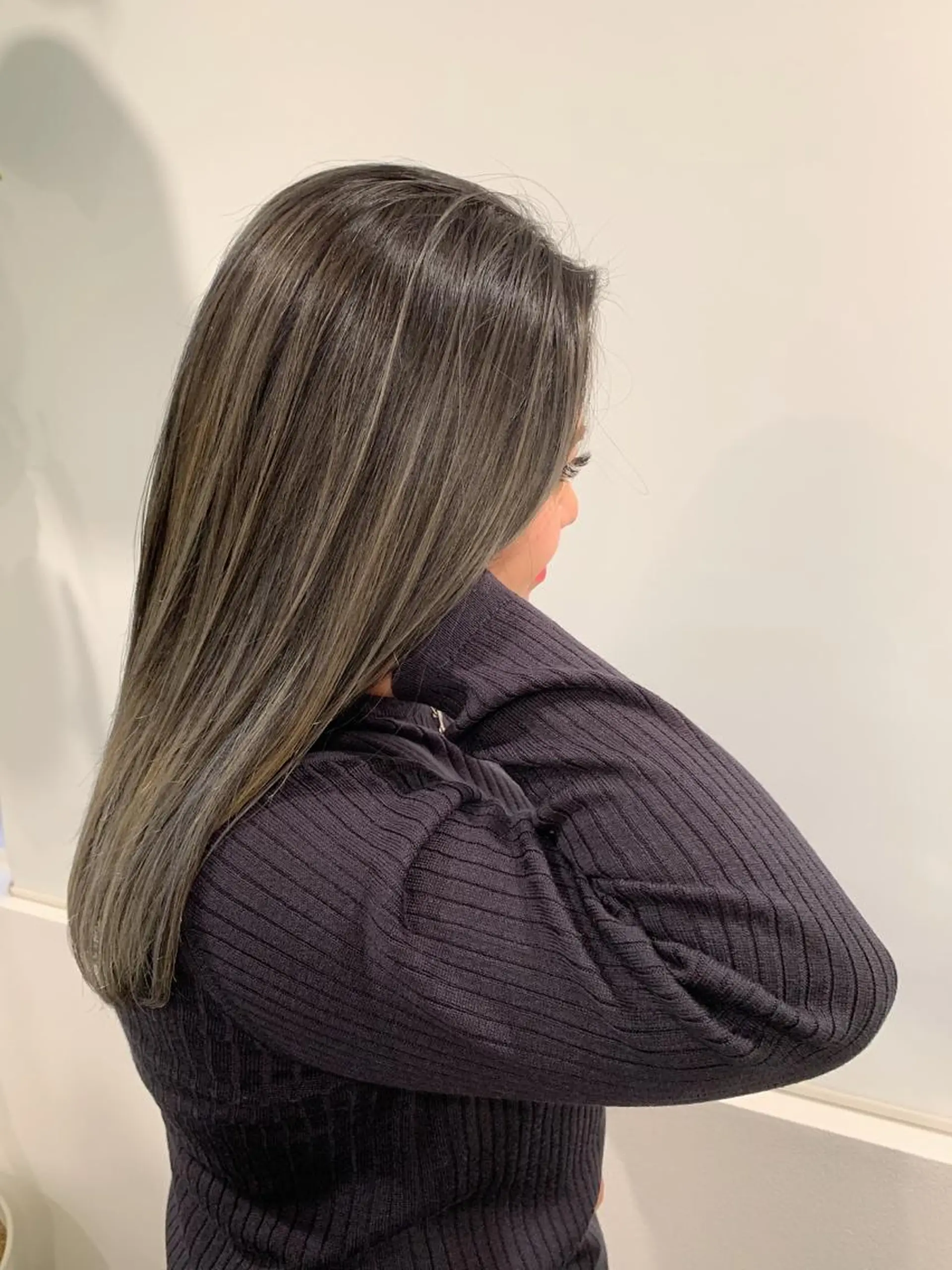 ロング レイヤーカット ヘアカラー Selene hair OSAKAのヘアスタイル