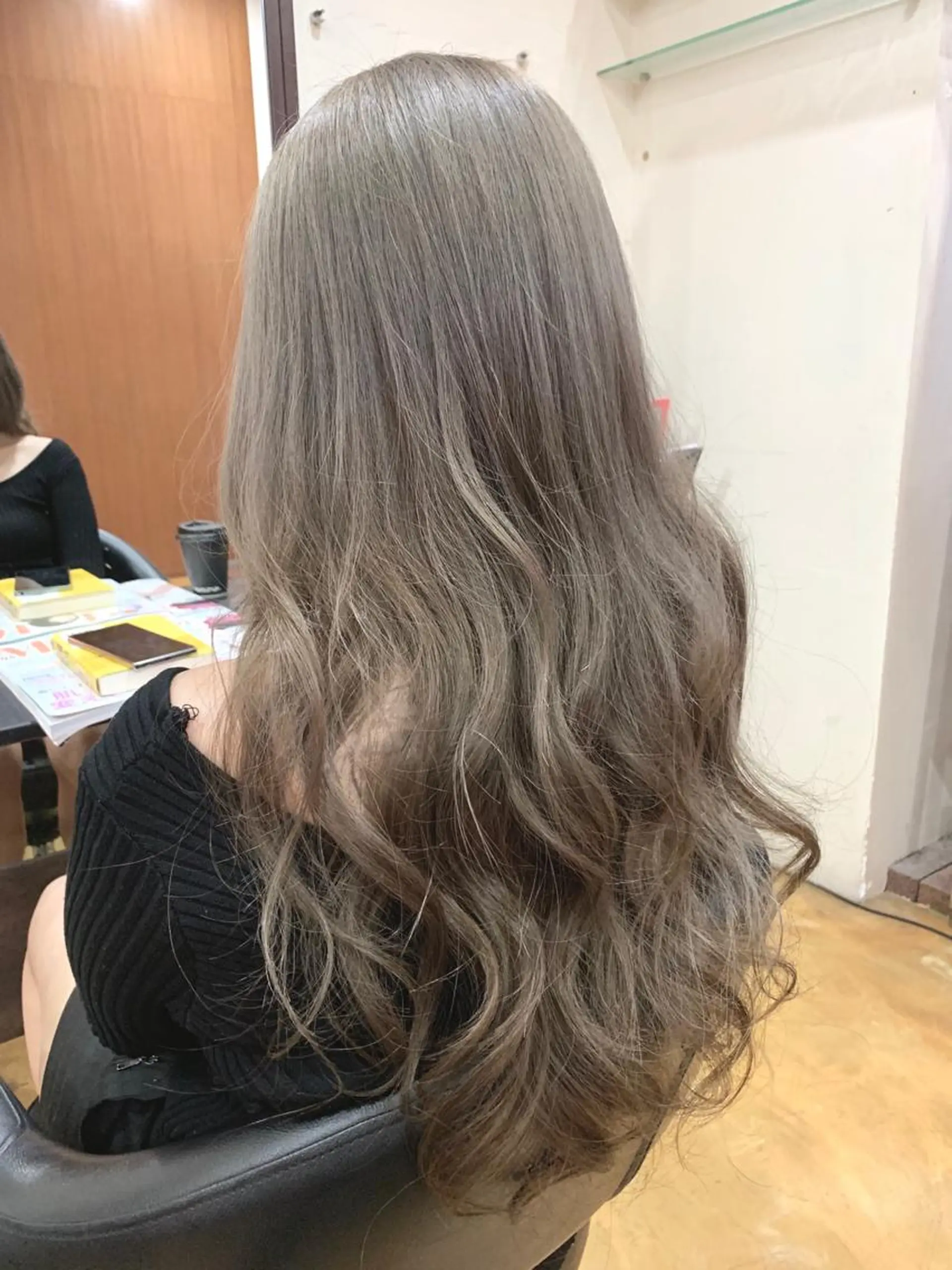 ロング カラー ブリーチ グレージュ カラー指名No.1☆ 小林大樹のヘアスタイル