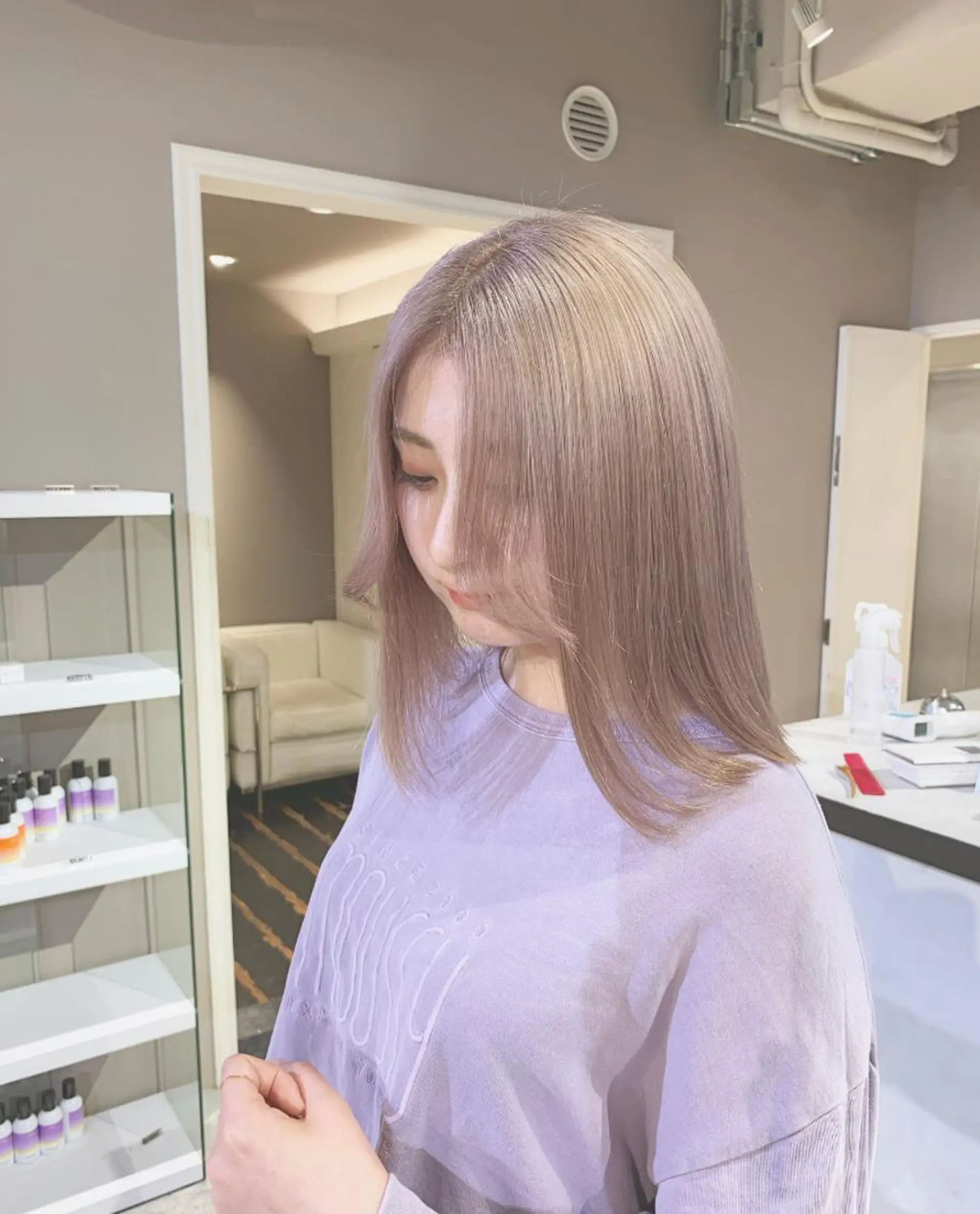 ミディアム カラー ヘアアレンジ ベージュカラー ミルクティーベージュ 全国No.1歴あり HINATA🥇のヘアスタイル