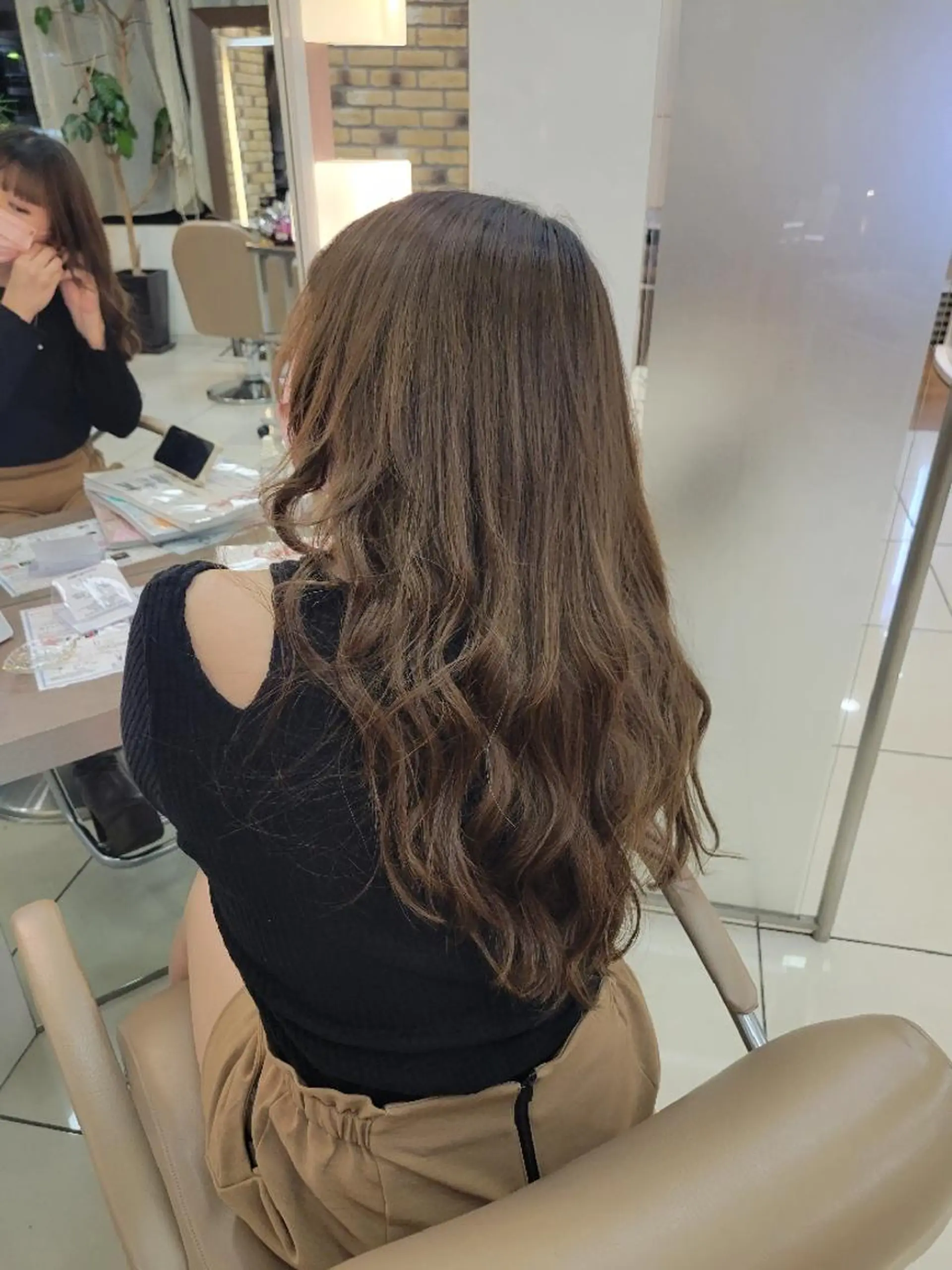 ロング カラー カット ヘアカラー トリートメント エクステ ママ美容師まつげ 🤍まき🤍のヘアスタイル