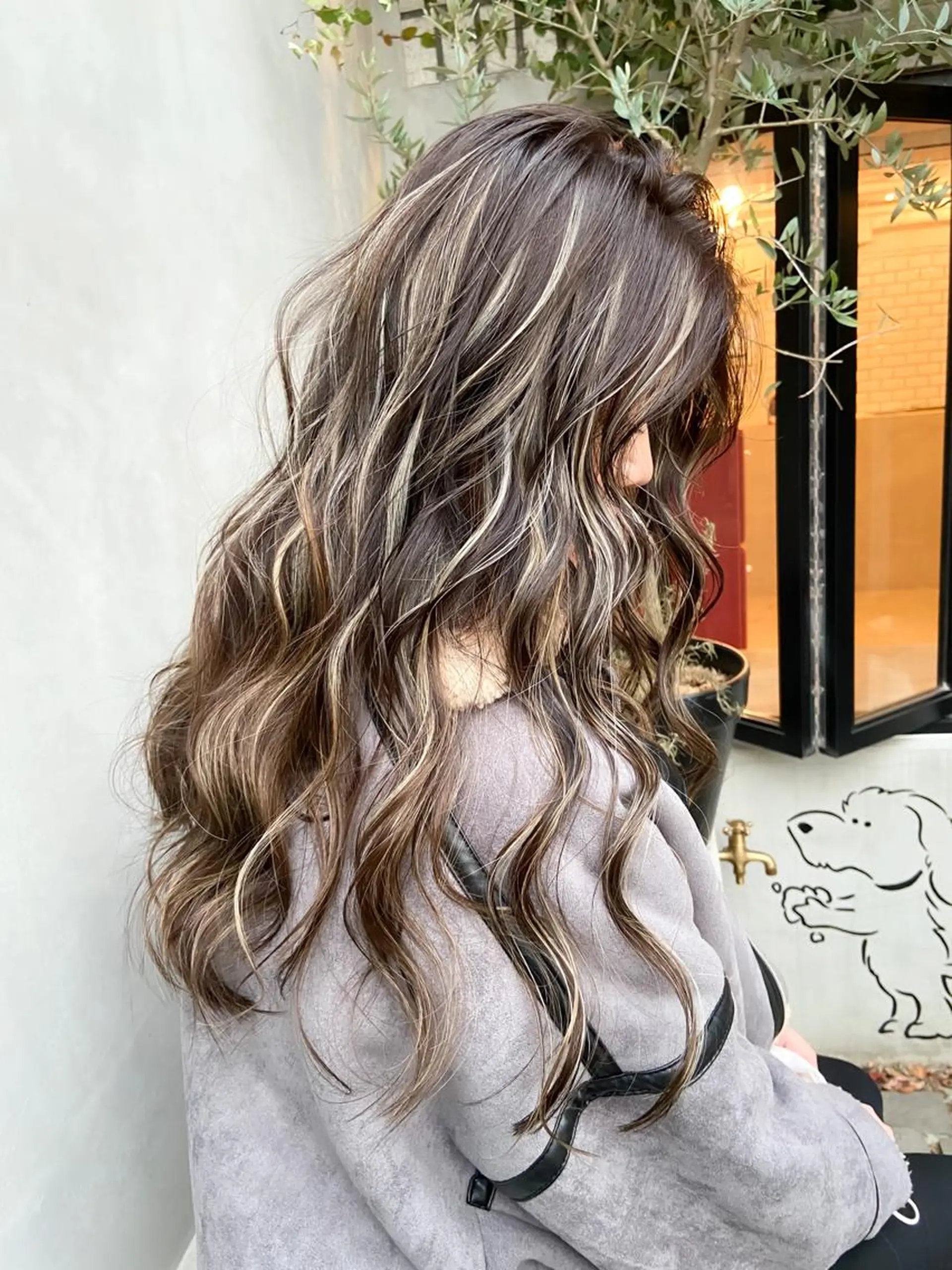 ロング カット ヘアカラー トリートメント ヘアセット 白いハイライト🤍 タナカリョウスケのヘアスタイル