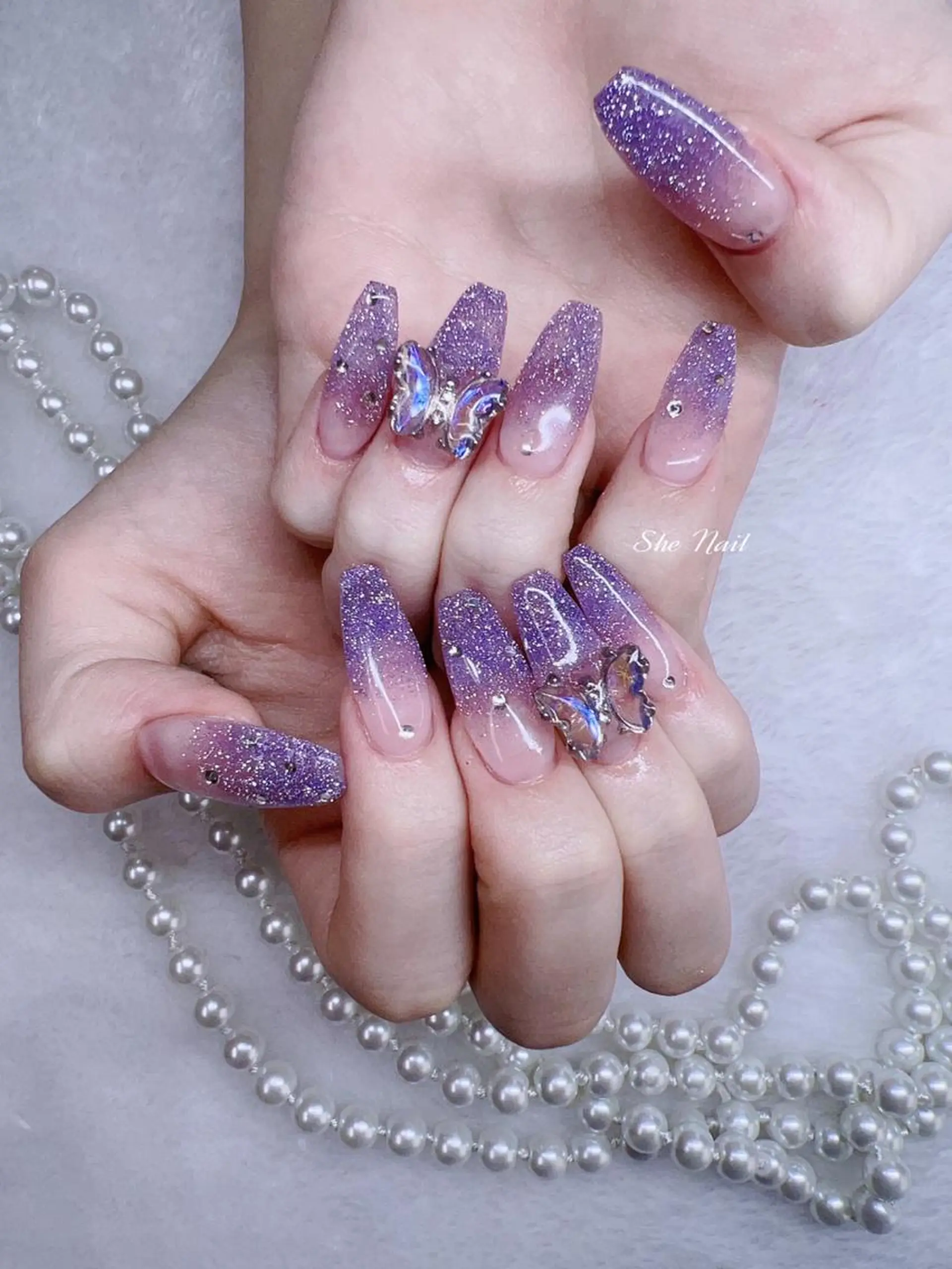 ネイル チークネイル 長さ出し グラデーション ラメ(グリッター) ラメグラデーション She   Nail所属・ISA_ BELLAのネイルデザイン