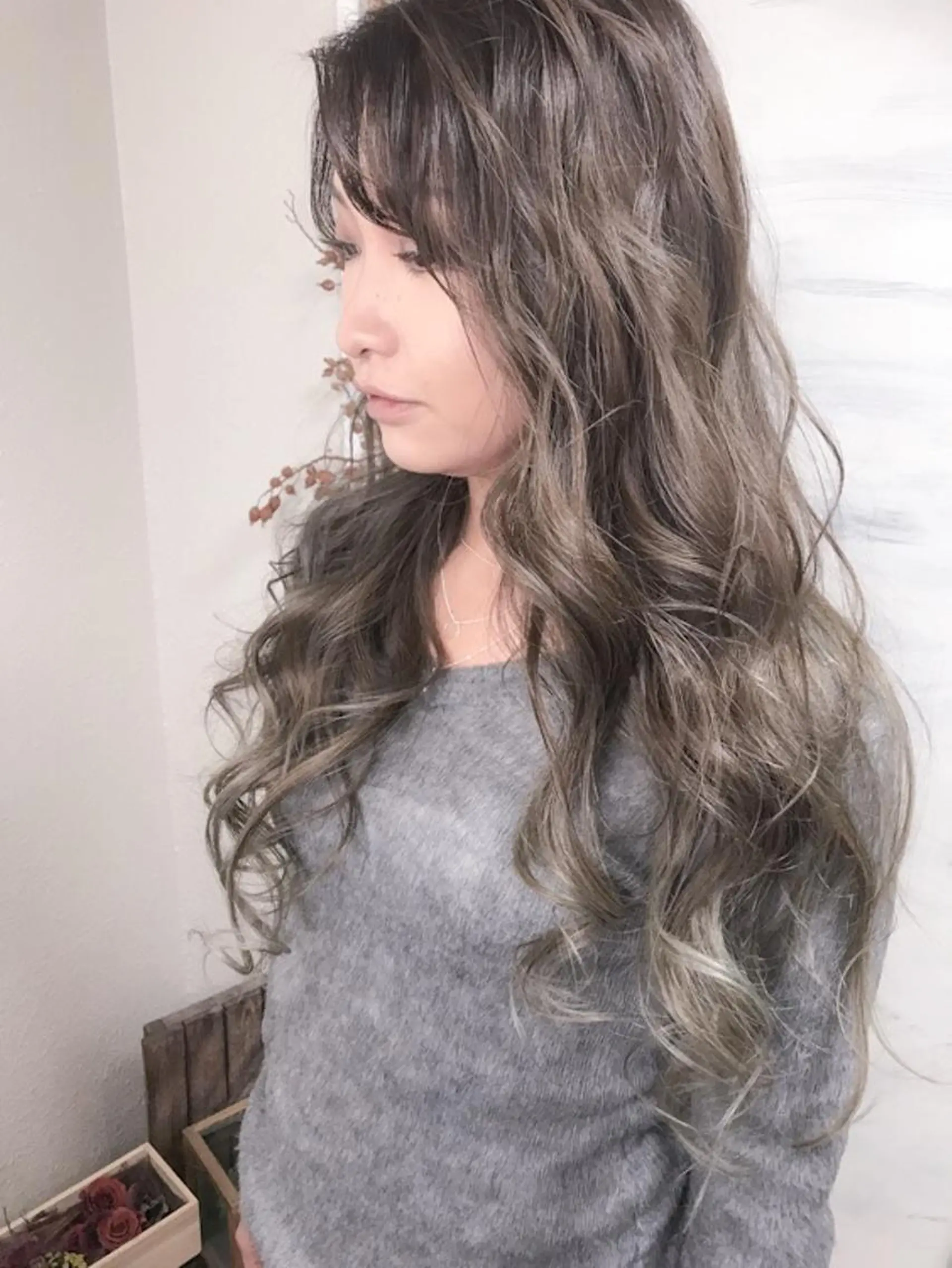 ロング カラー グレージュ ハイトーンカラー インナーカラー カット ヘアカラー BOX mico.のヘアスタイル