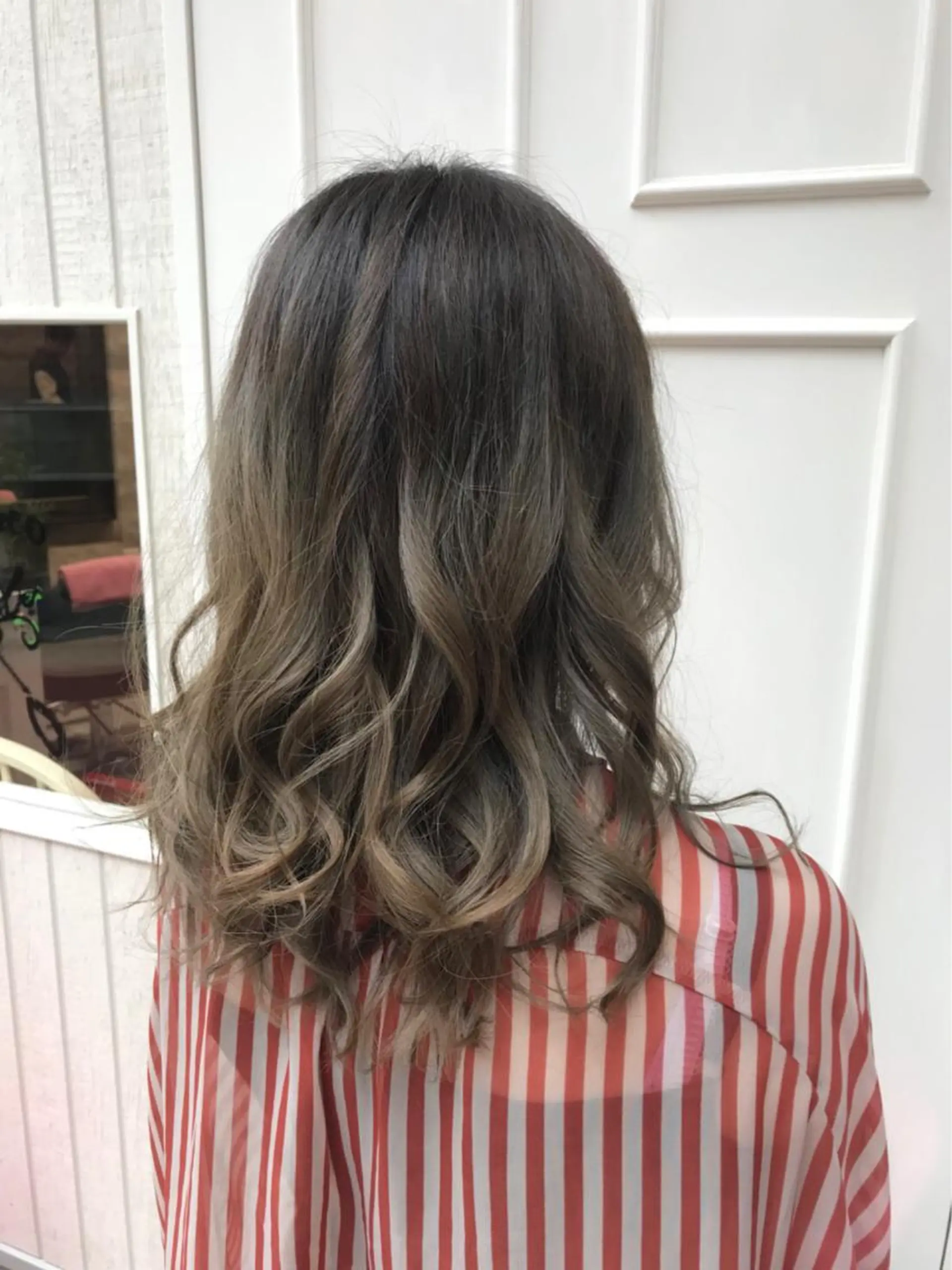 セミロング カラー グラデーションカラー グレージュ シルバー シルバーグレージュ 💈Blanco💈 カラー&ケア🌈のヘアスタイル