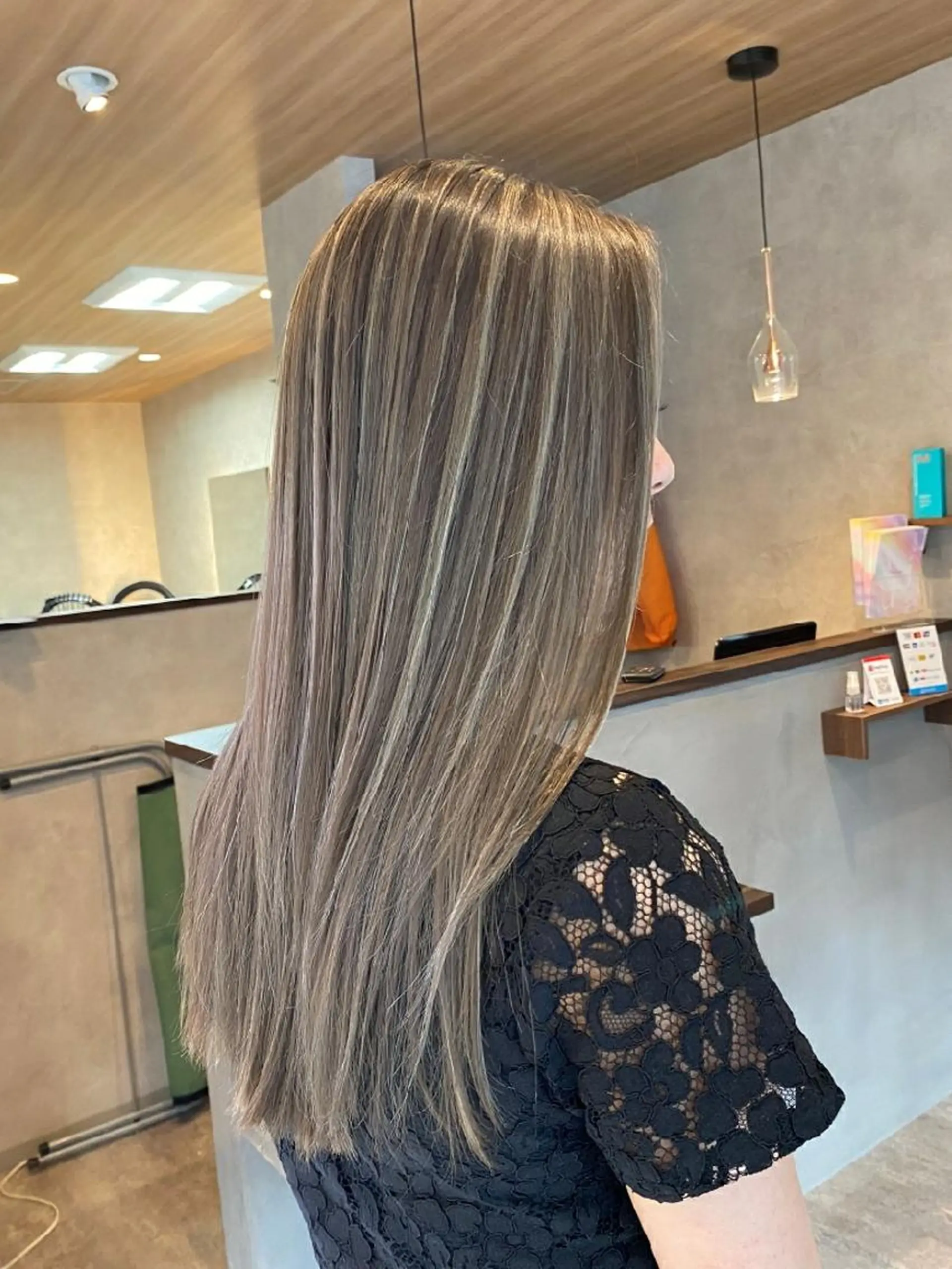 ロング カラー バレイヤージュ ハイライトカラー 外国人風カラー ハイライト レイヤーカット ヘアカラー トリートメント RIENS♡xrea 山本優舞のヘアスタイル