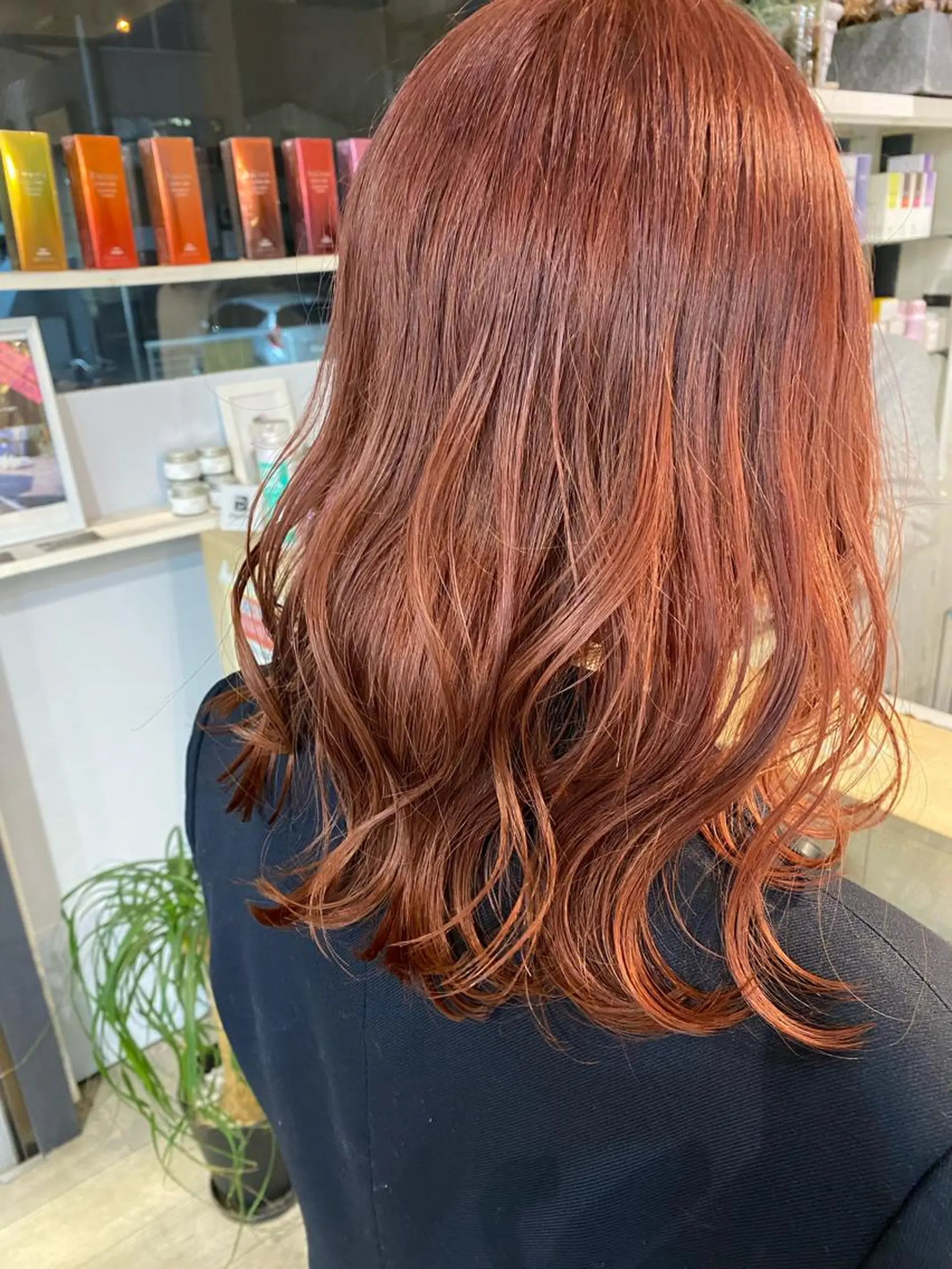 ミディアム 小林 朋花のヘアスタイル