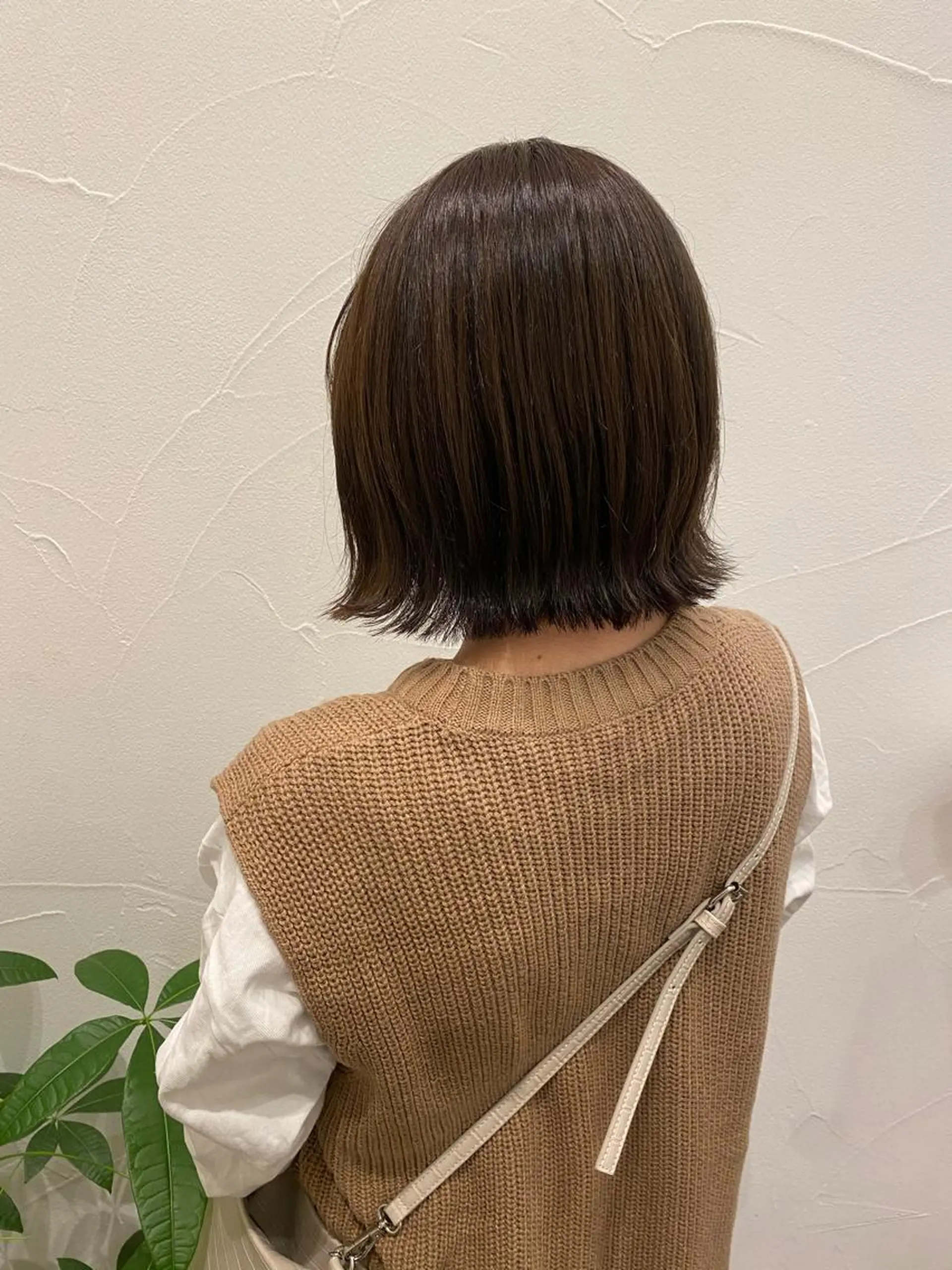 ミディアム カラー 切りっぱなしボブ アッシュ ベージュカラー ボブ カット ヘアカラー トリートメント Ash中目黒店 榊間茜のヘアスタイル