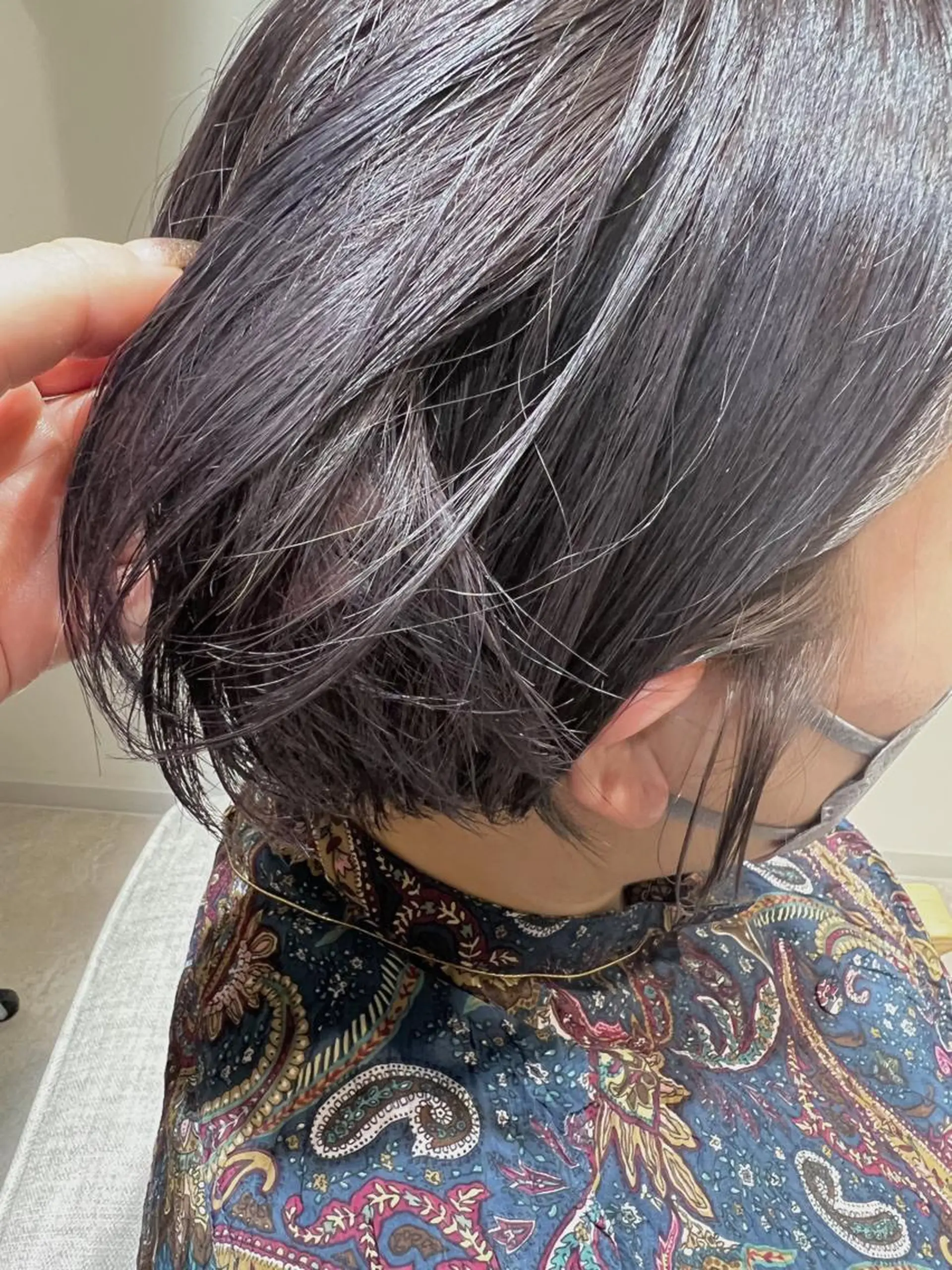 ショート カラー ヘアアレンジ ブリーチ ラベンダーカラー ラベンダーグレー 暗髪カラー🫐パーマ おくだりんかのヘアスタイル