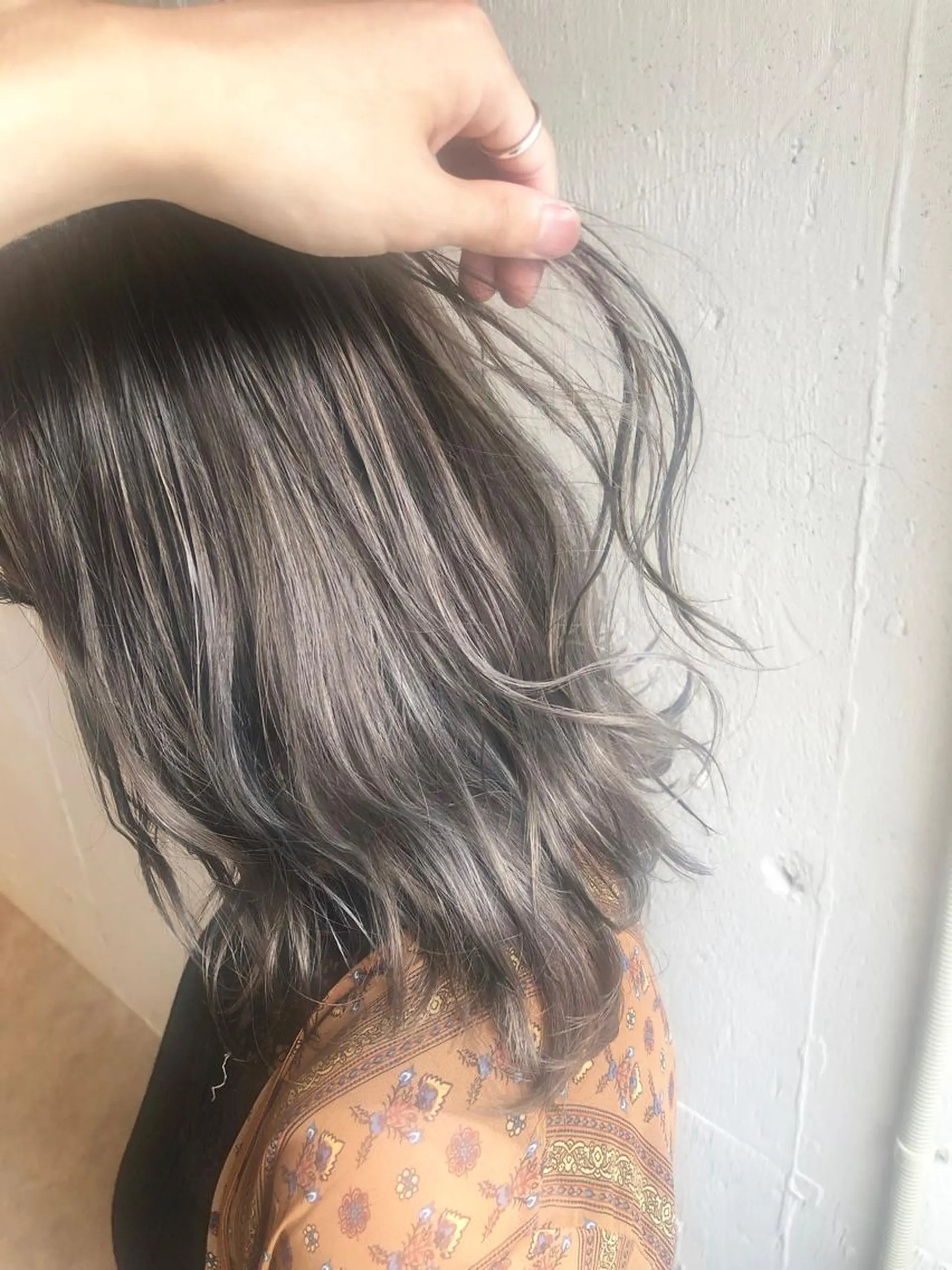 ミディアム カラー グレージュ ハイライトカラー シルバー シルバーグレージュ ハイライト ヘアカラー 💈平島 拓也💈のヘアスタイル
