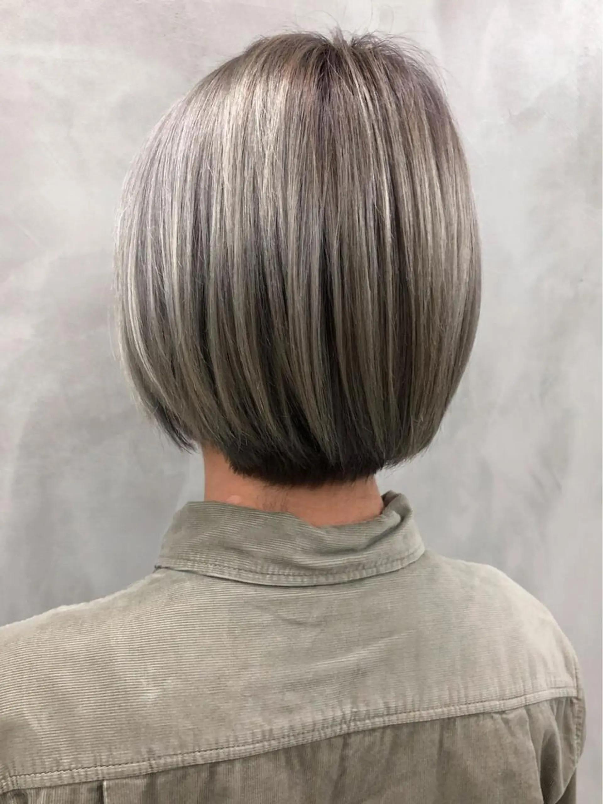 カラー グレージュ ショート・ボブ 徳竹淳一のヘアスタイル