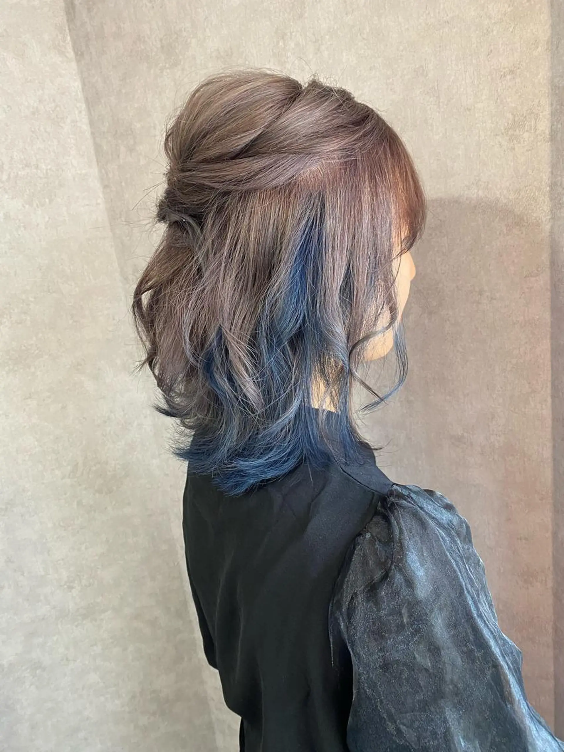 ミディアム カラー ベージュカラー ブリーチ ブルーカラー ハイトーンカラー シルバー カット ヘアカラー トリートメント 山崎 雄太のヘアスタイル
