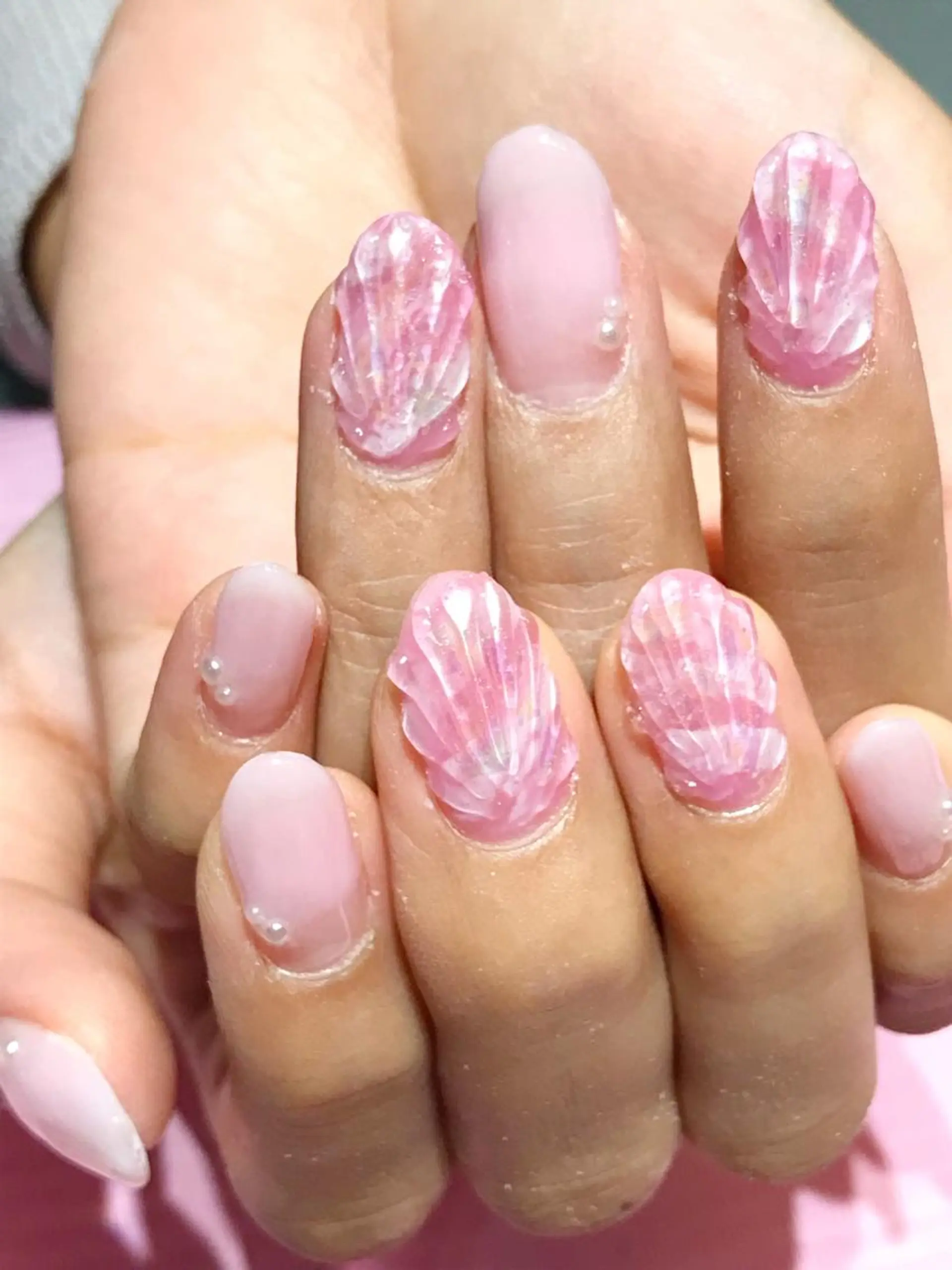 ネイル ジェルネイル ストーンネイル YUN 💅のネイルデザイン